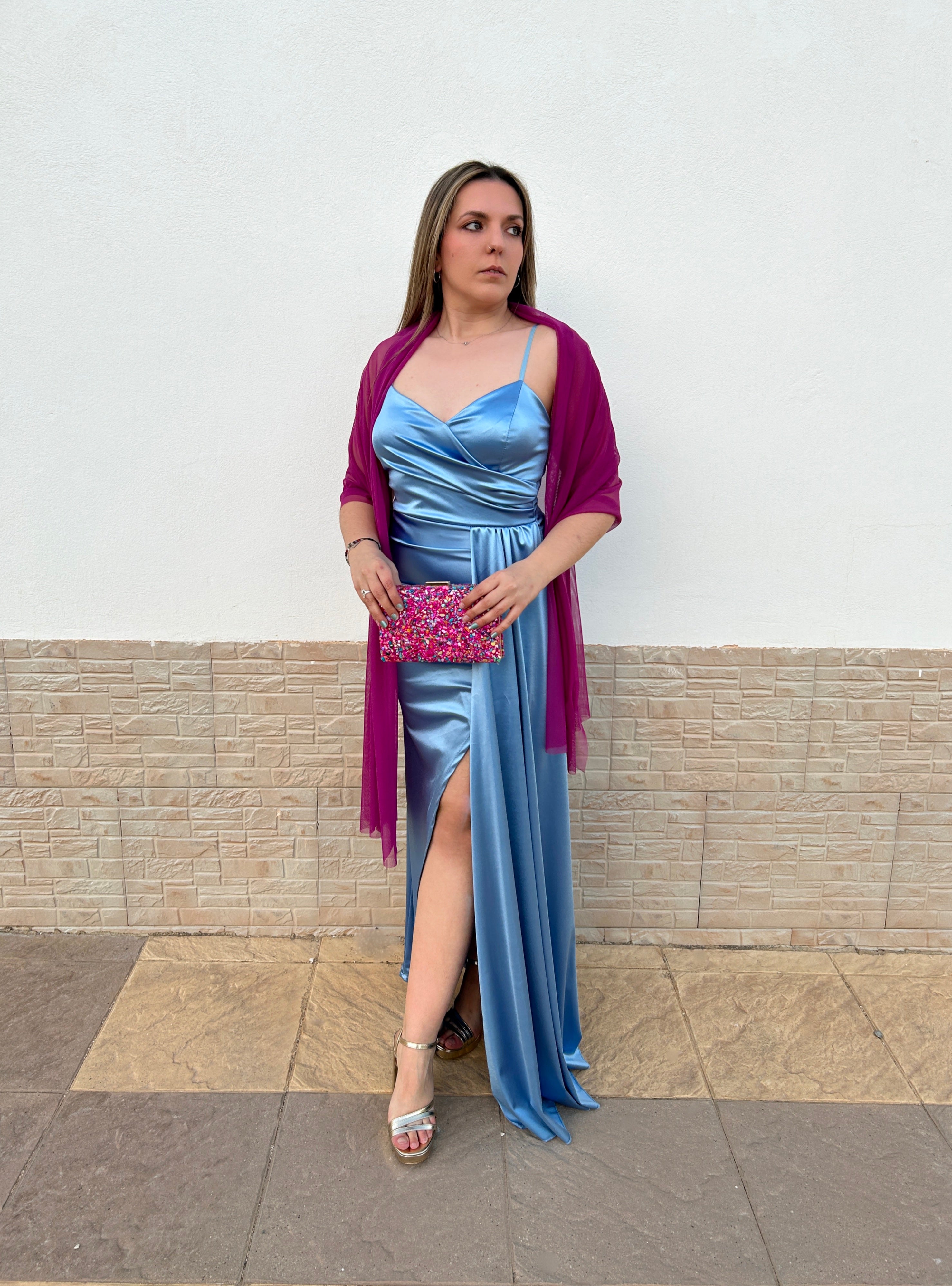 Abito mantella con spacco azzurro