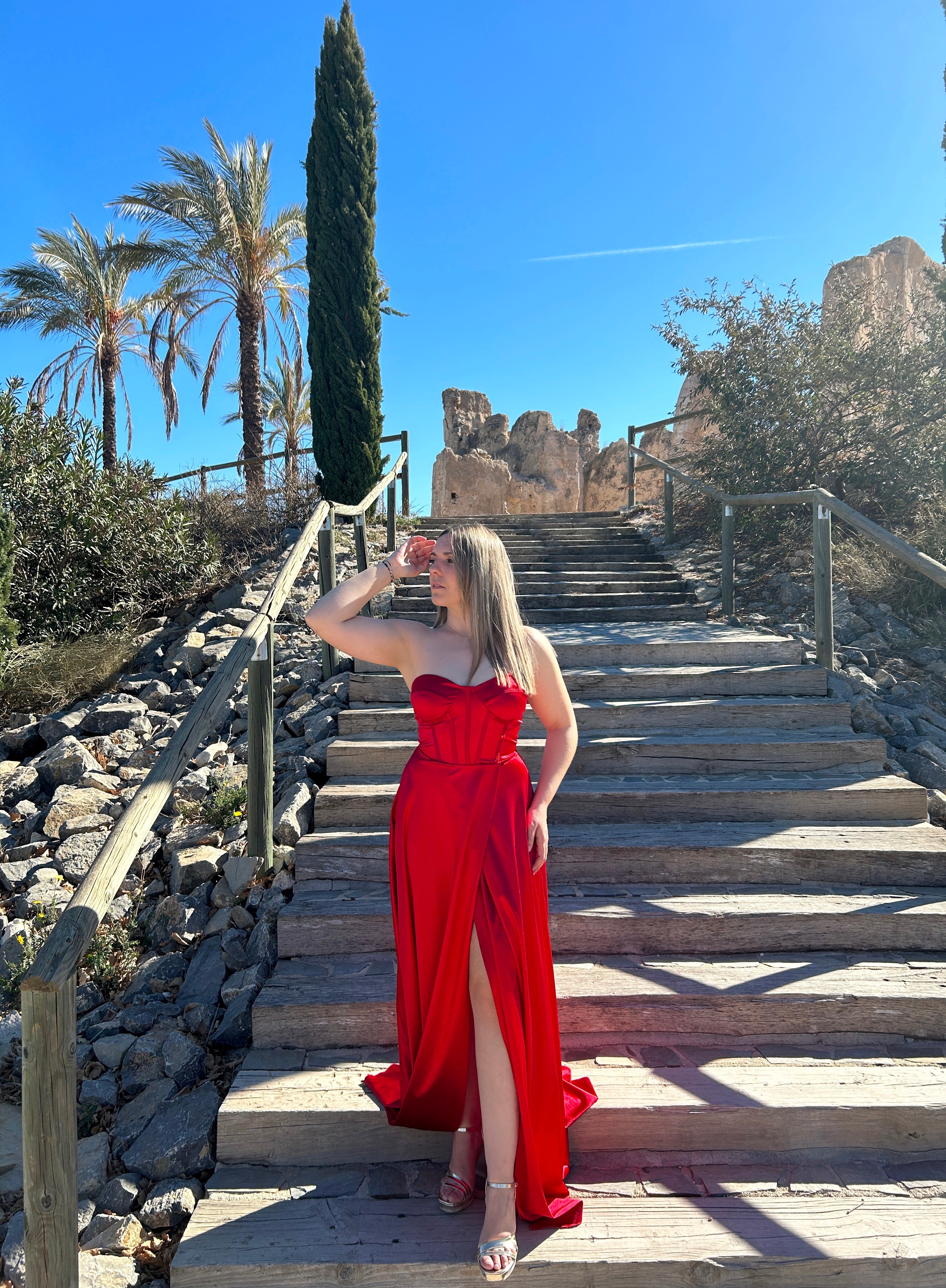 Abito corsetto con parola rossa