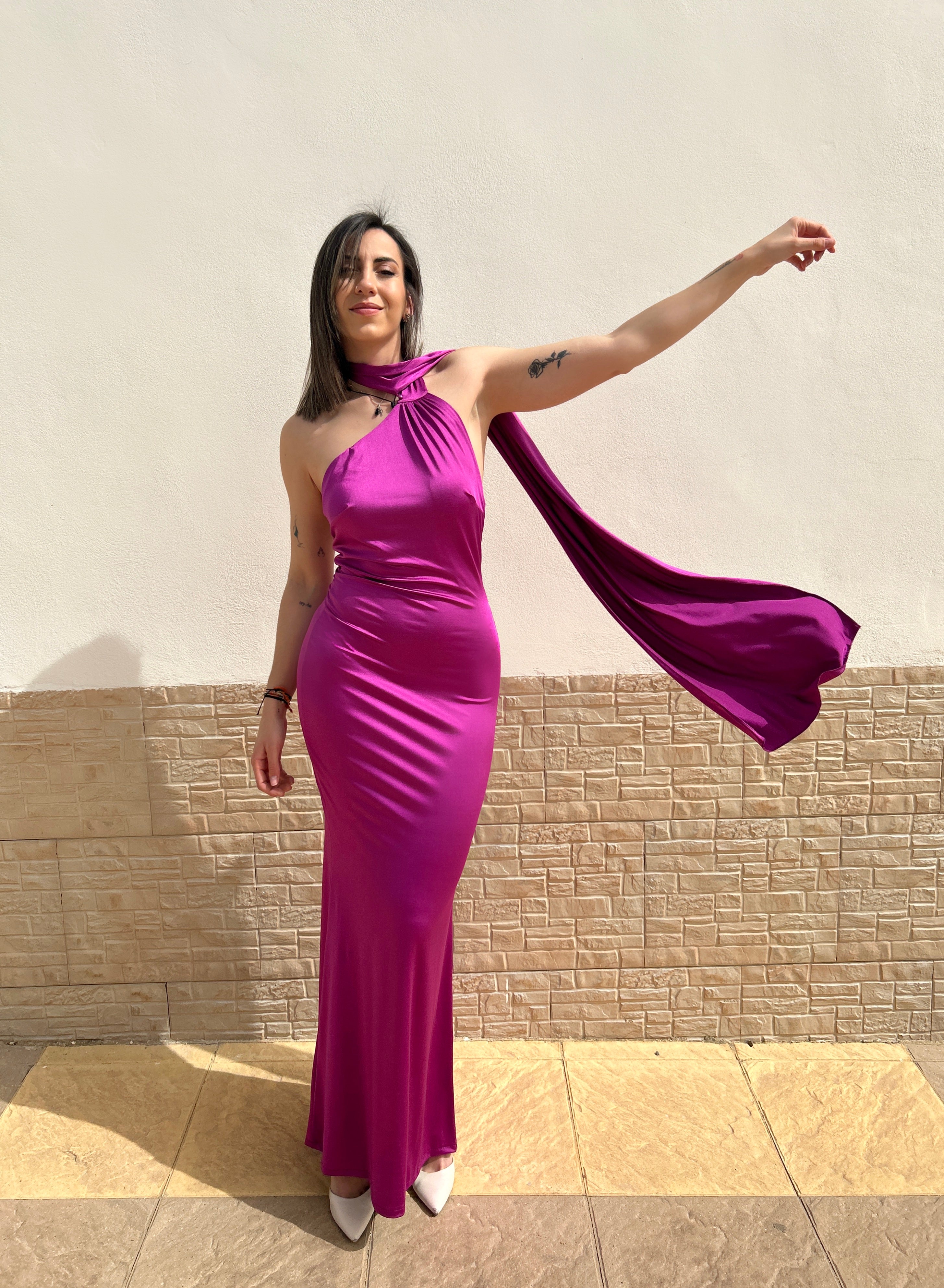 Abito girocollo in raso amarena