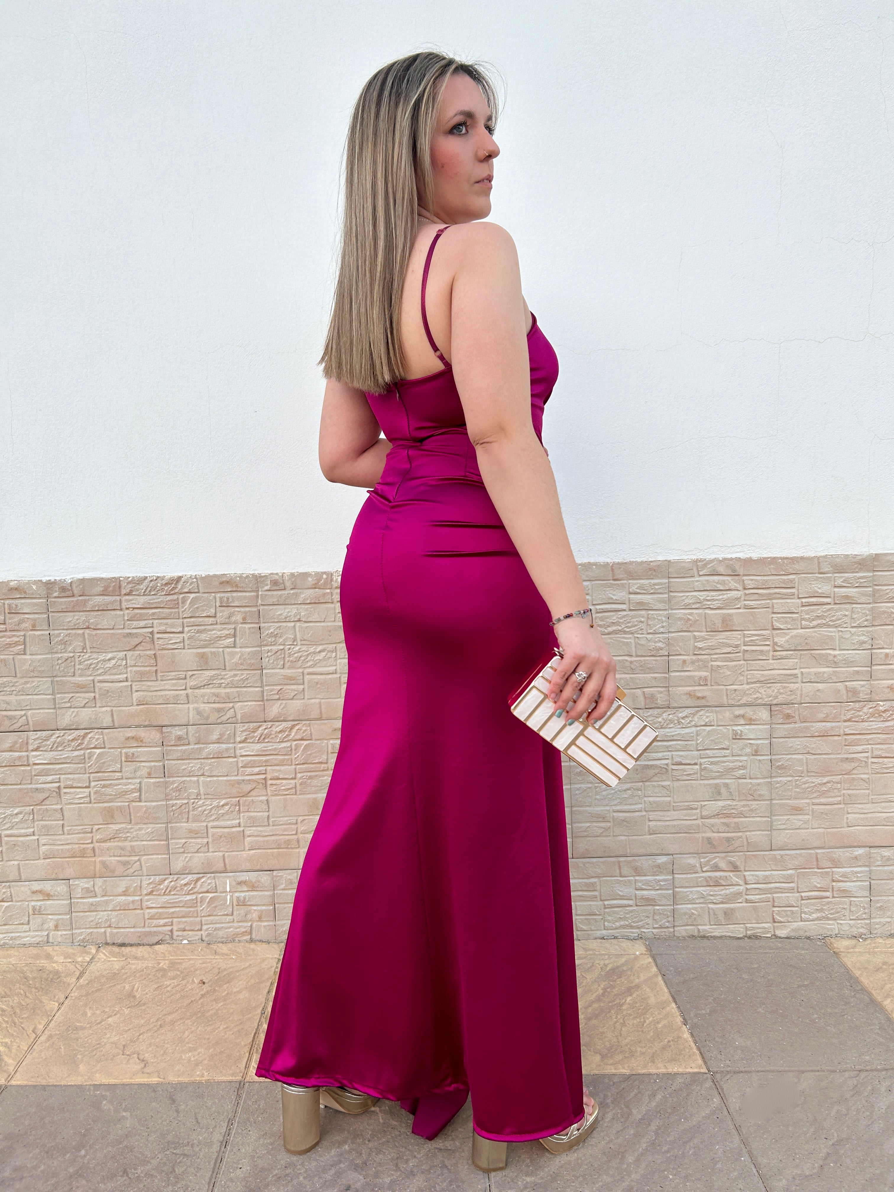 Abito a mantella con apertura color ciliegia