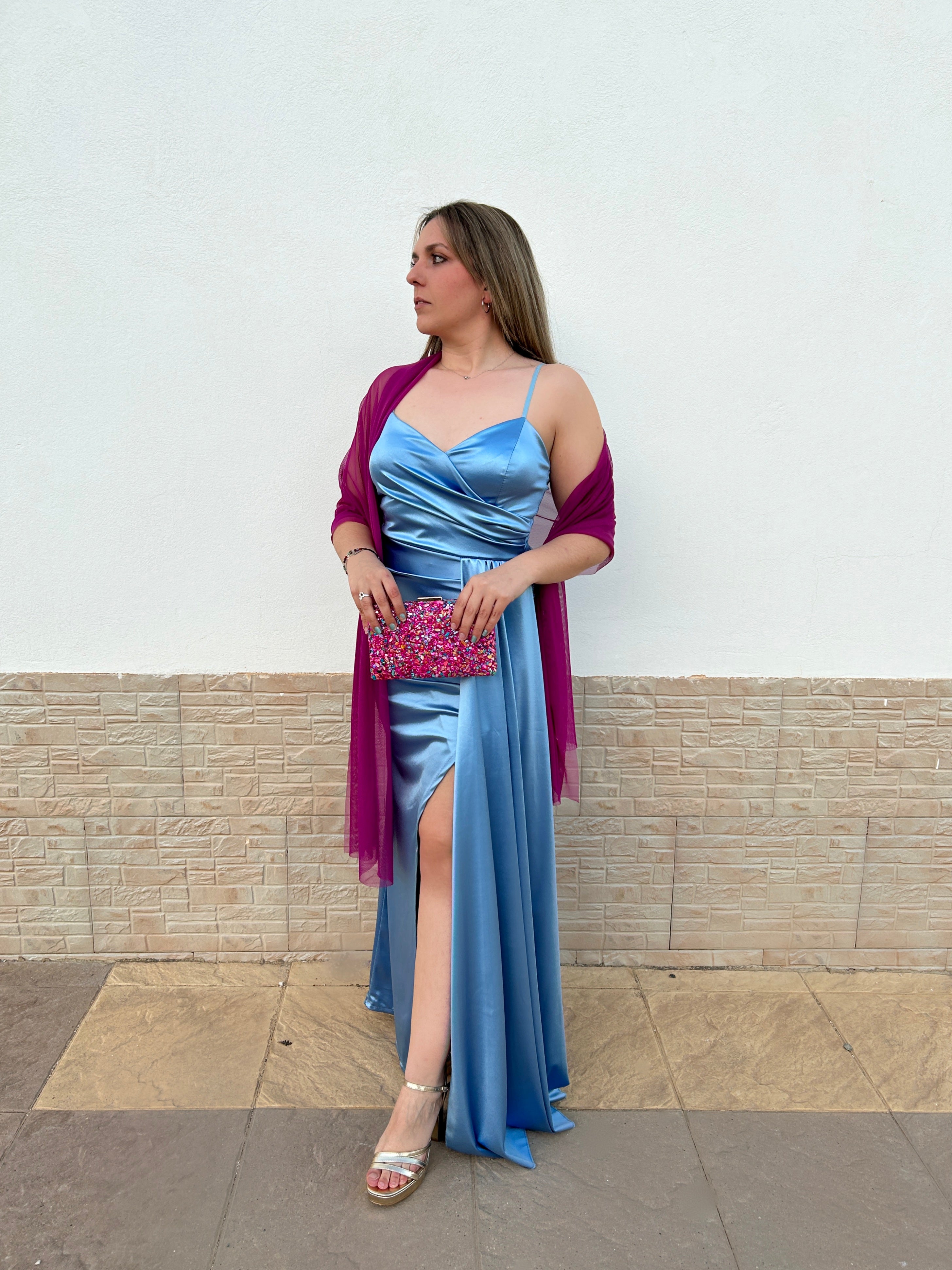 Abito mantella con spacco azzurro