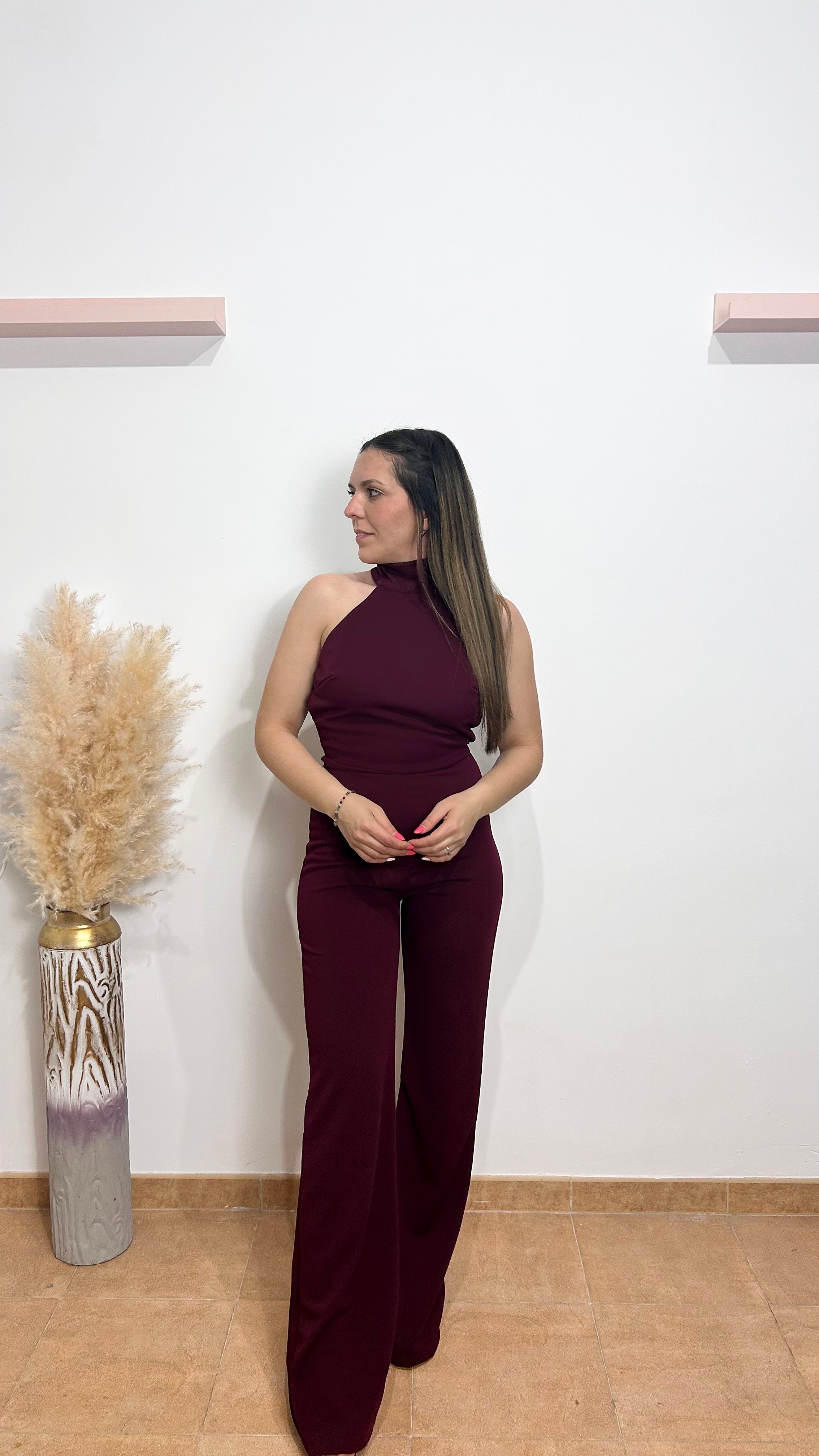 Mono halter acampanado burdeos