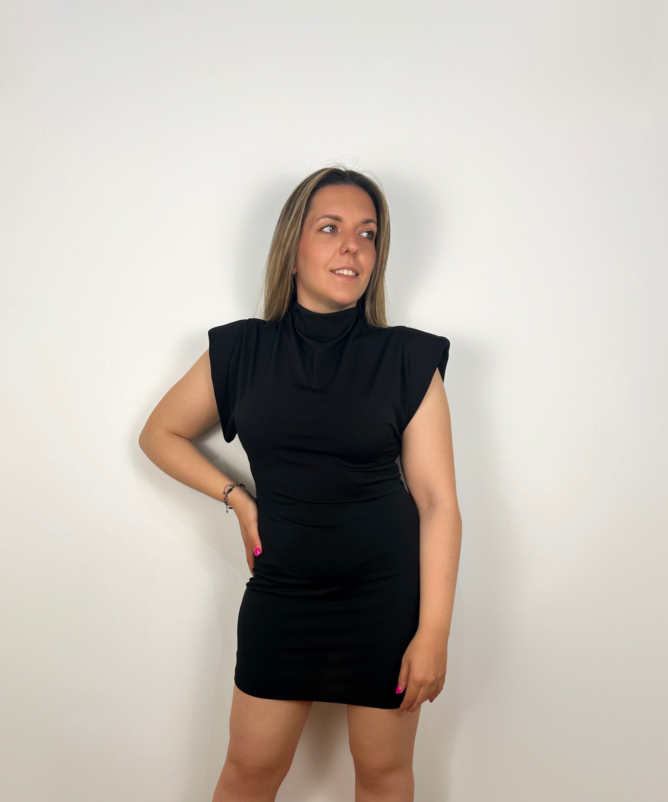 Miniabito nero con spalline