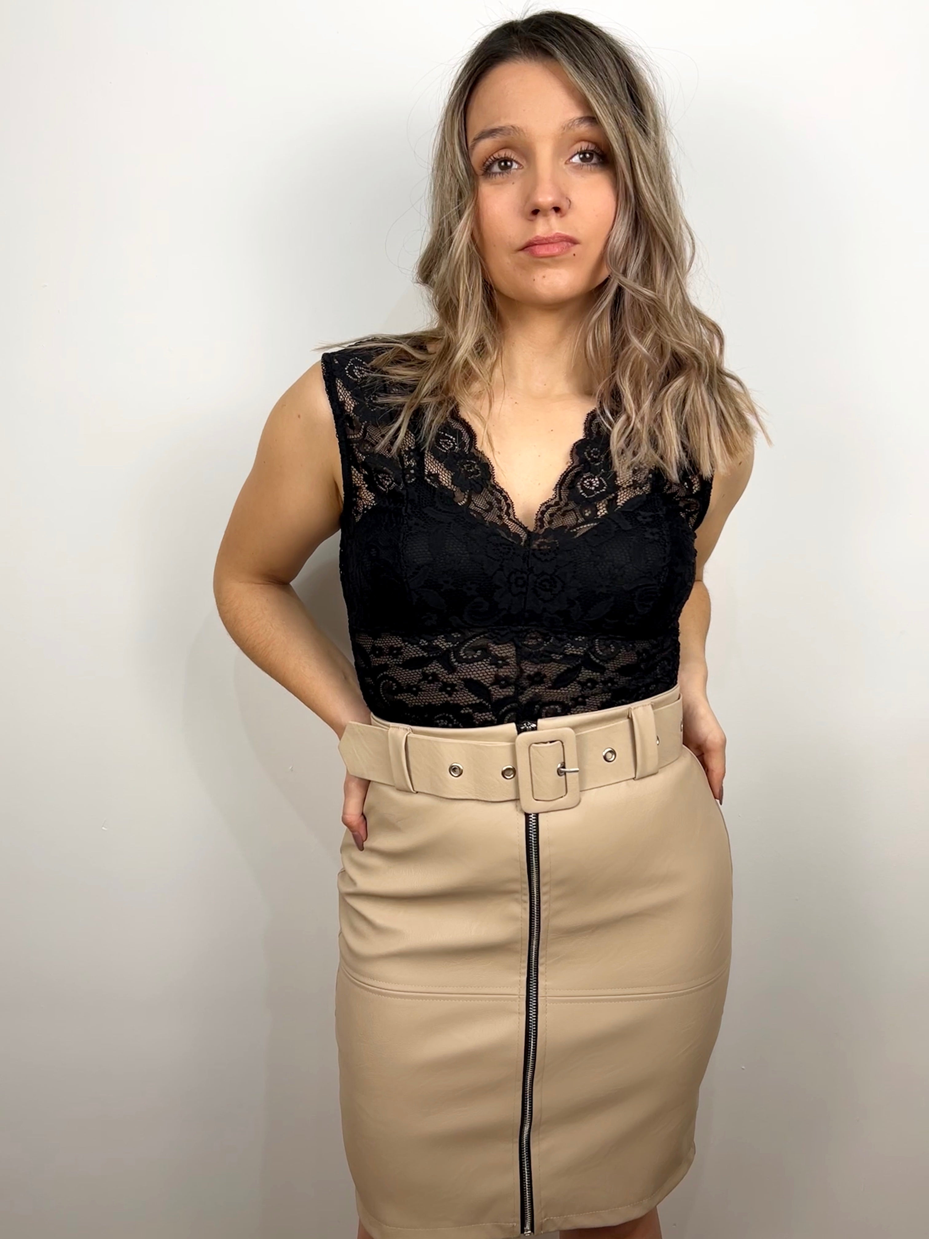 Gonna effetto pelle con cerniera beige