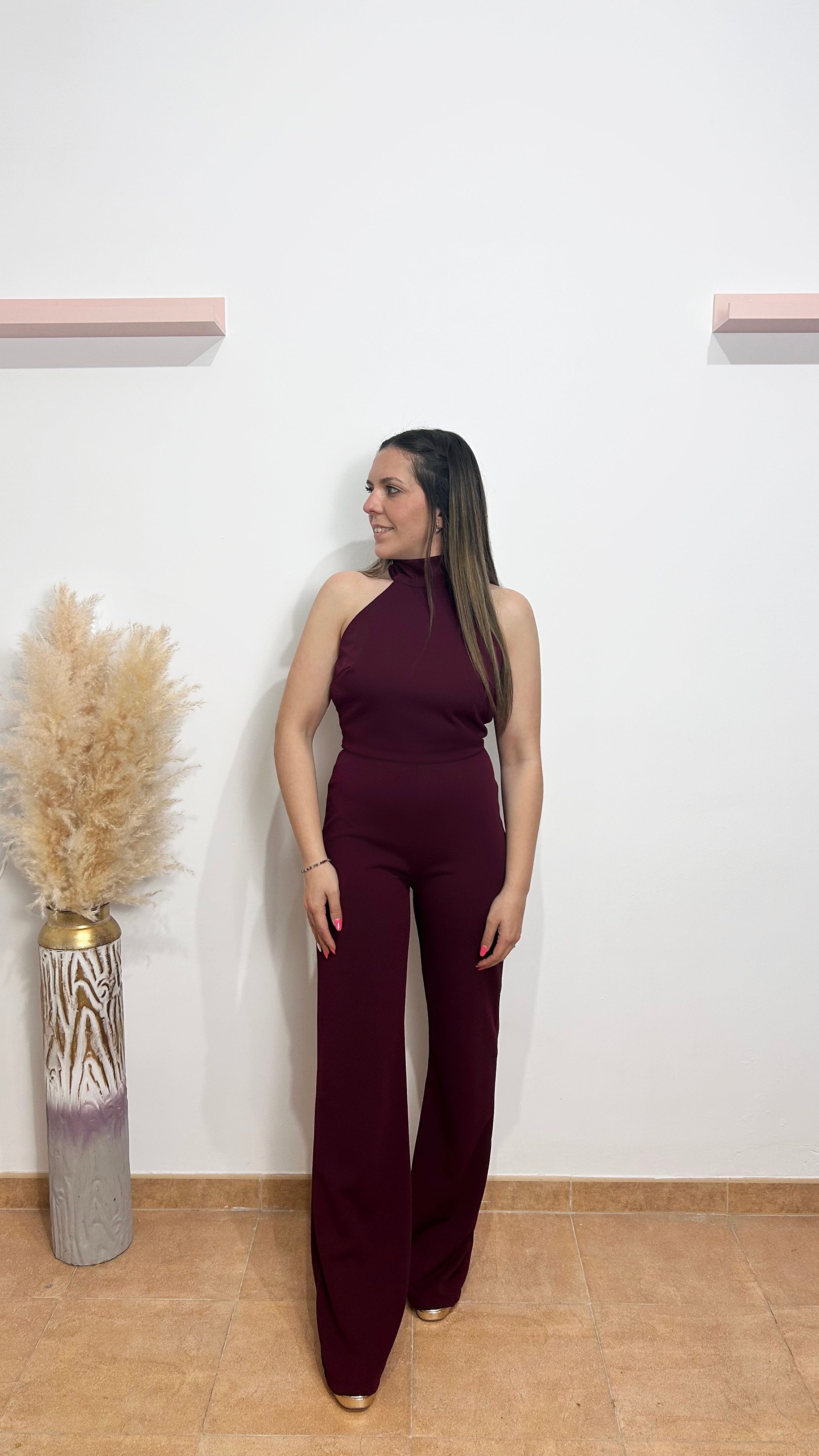 Mono halter acampanado burdeos