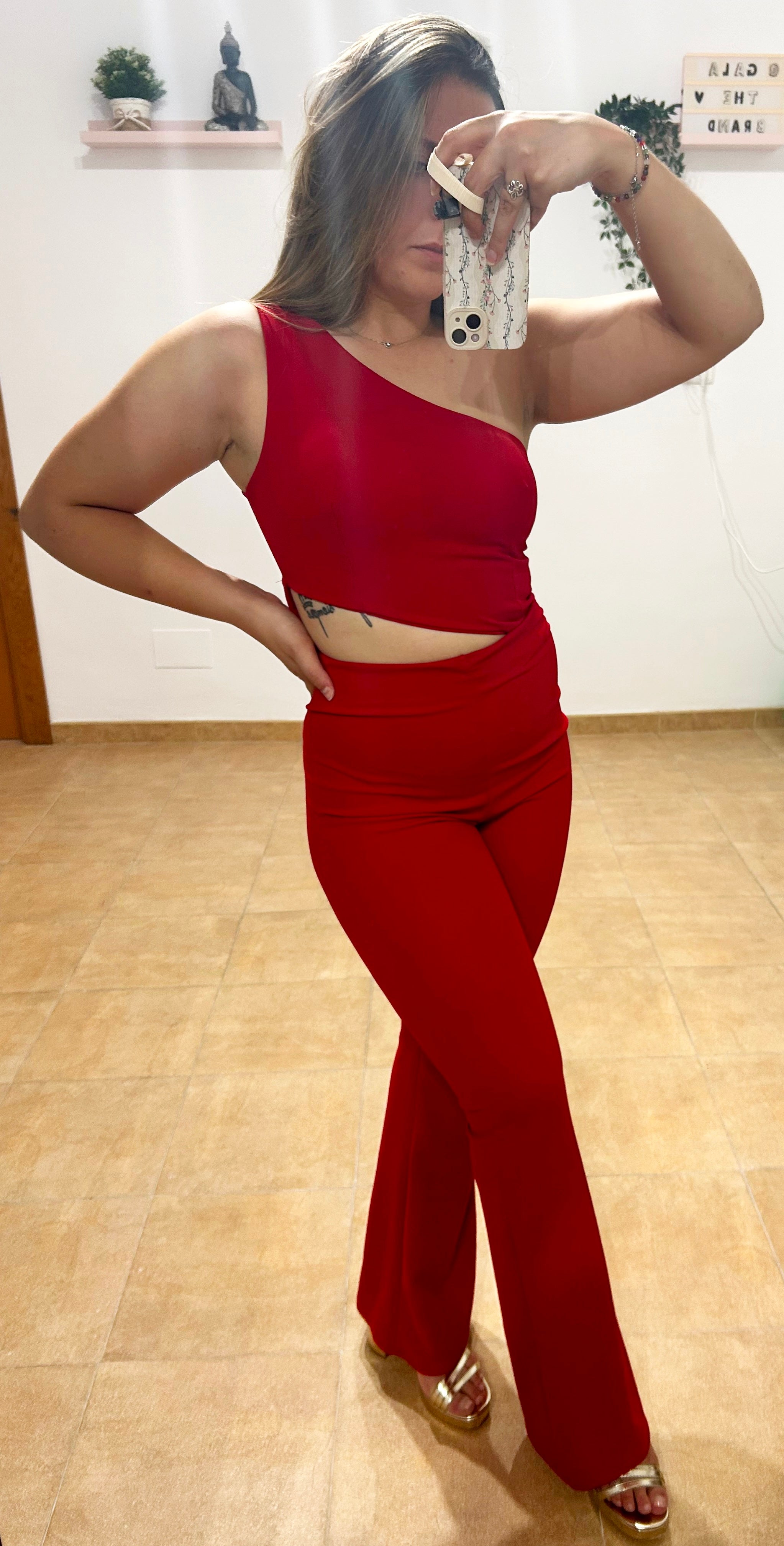 Tuta con taglio asimmetrico