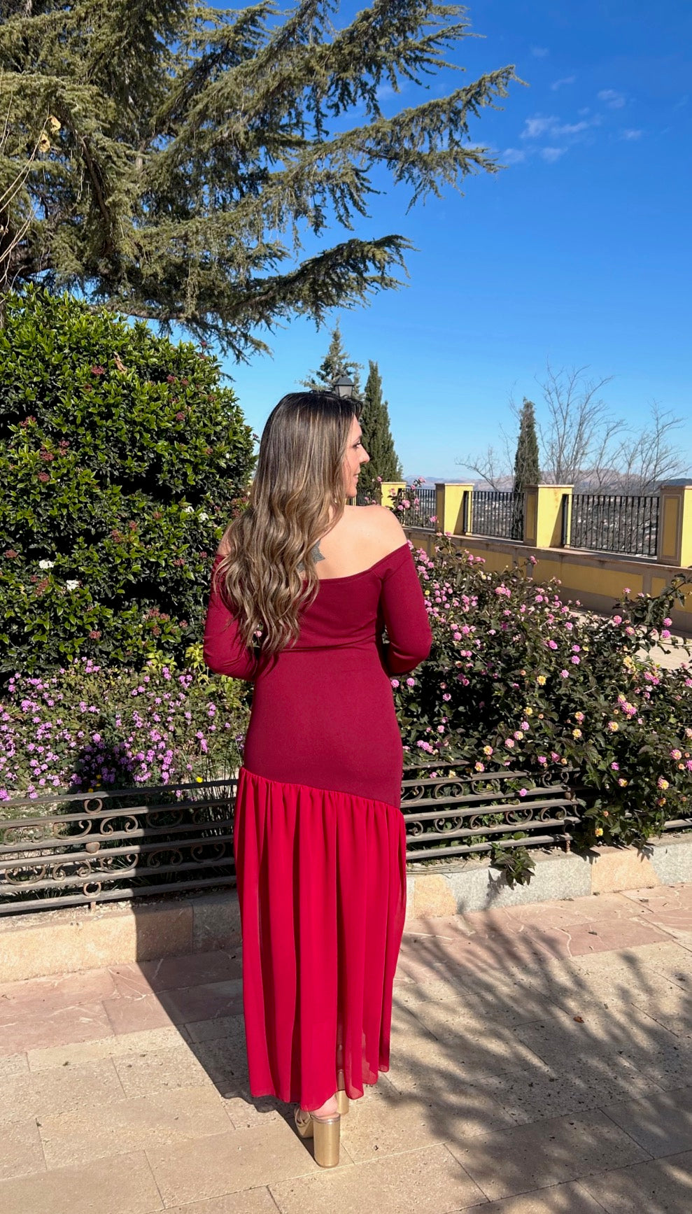 Vestido manga bajo gasa burdeos