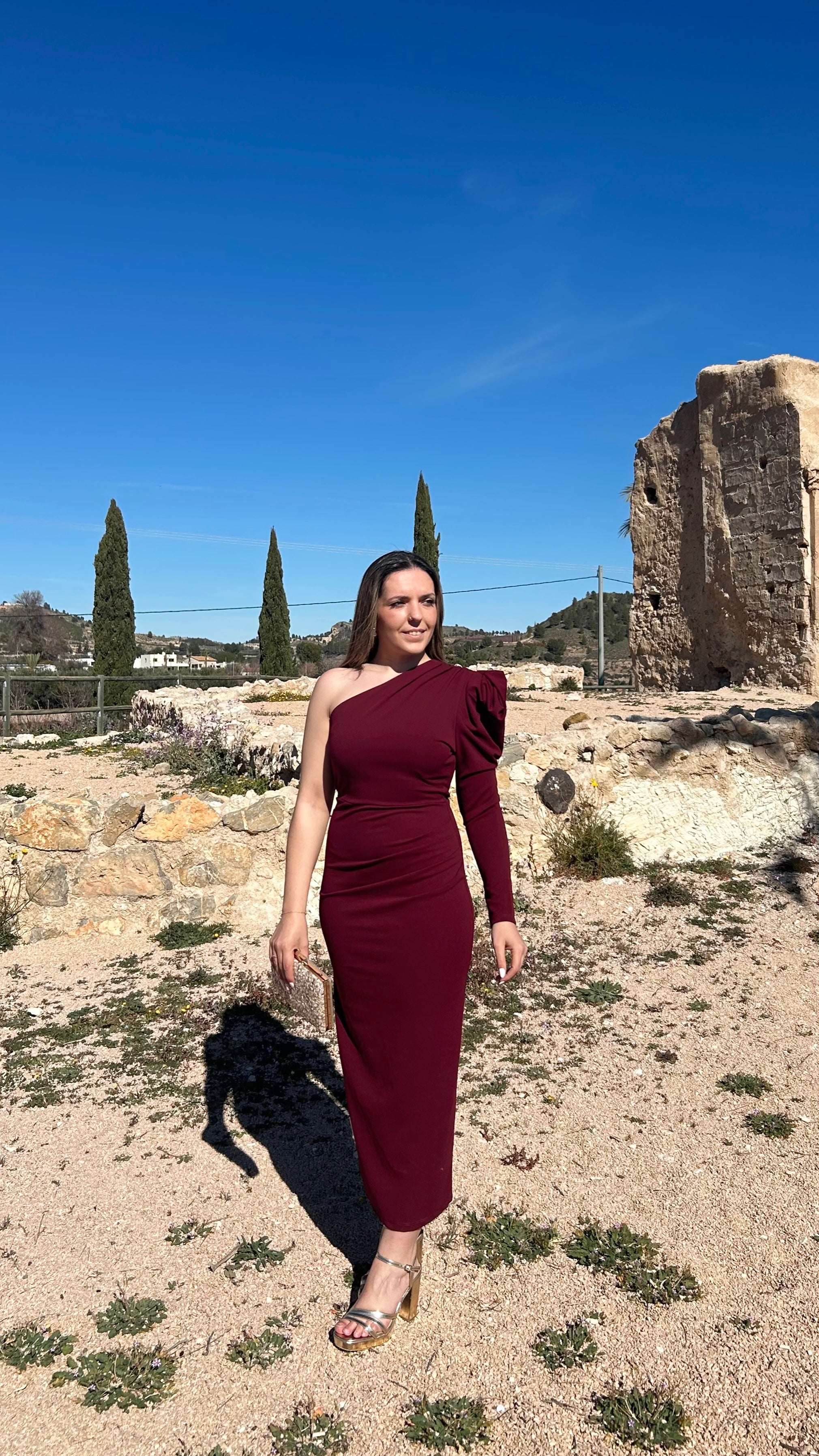 Vestido midi asim manga abullonada burdeos