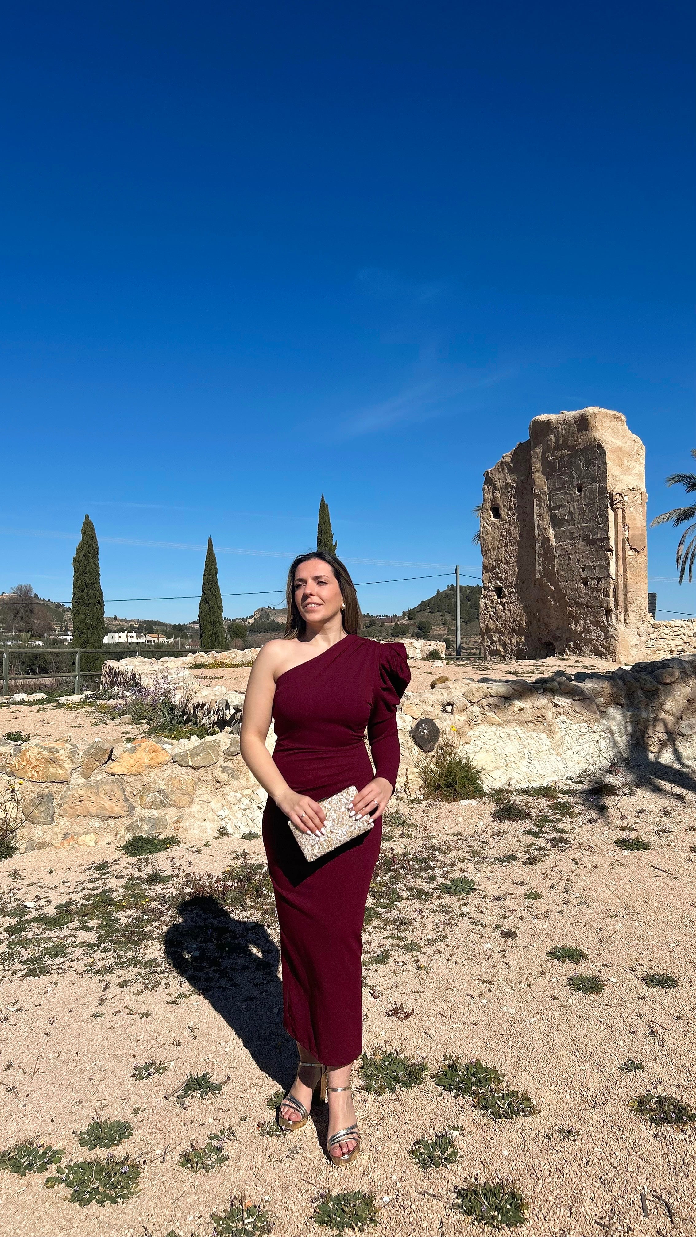 Vestido midi asim manga abullonada burdeos