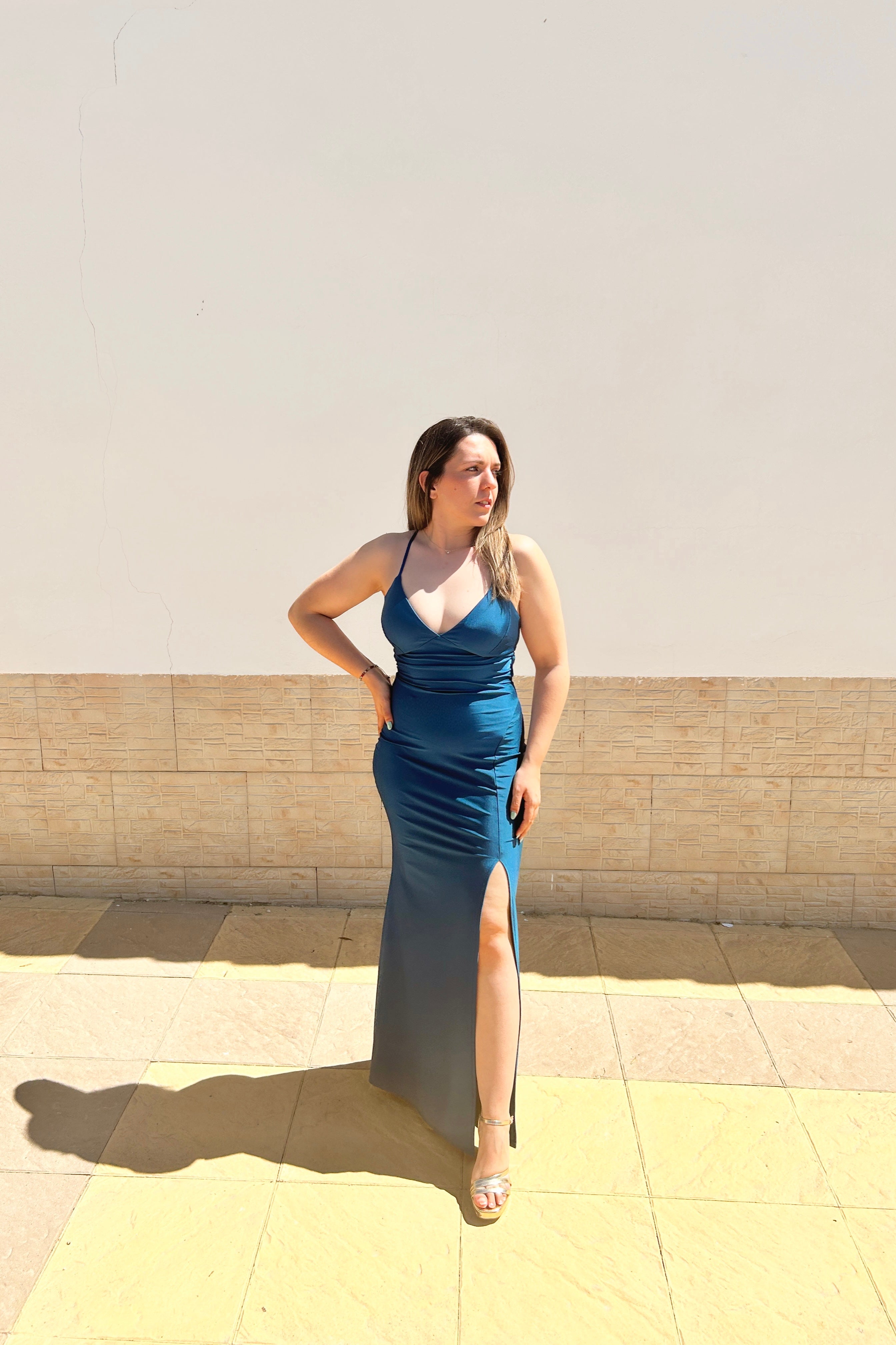 Abito in raso color petrolio con retro intrecciato