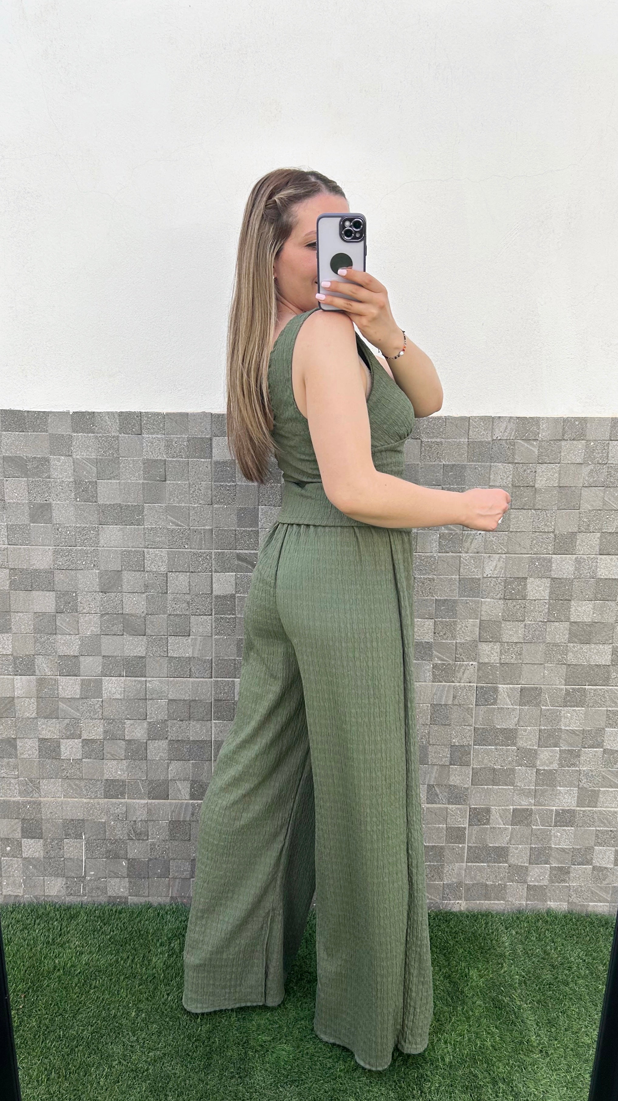 Conjunto escote pico encaje caqui