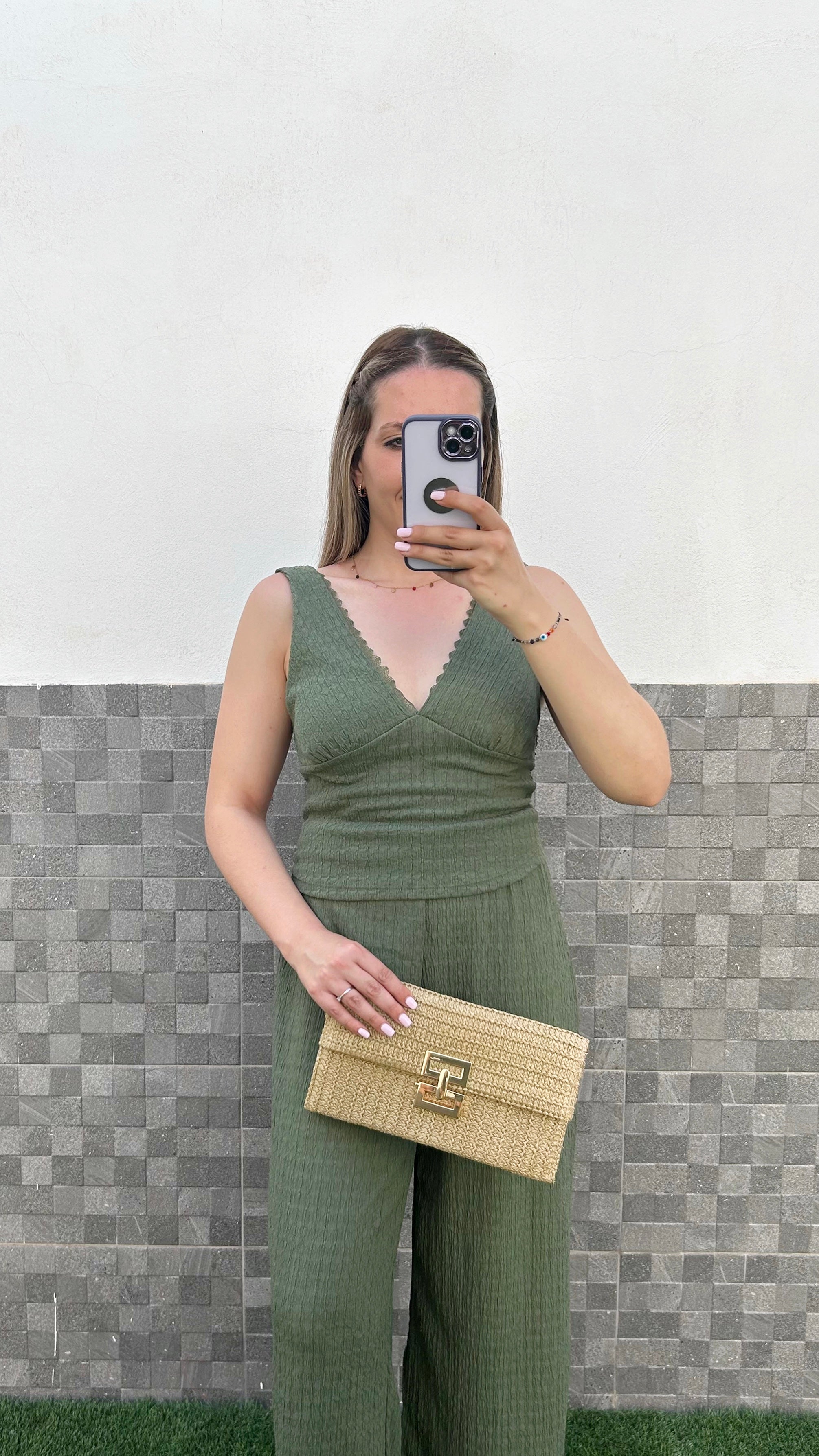 Conjunto escote pico encaje caqui