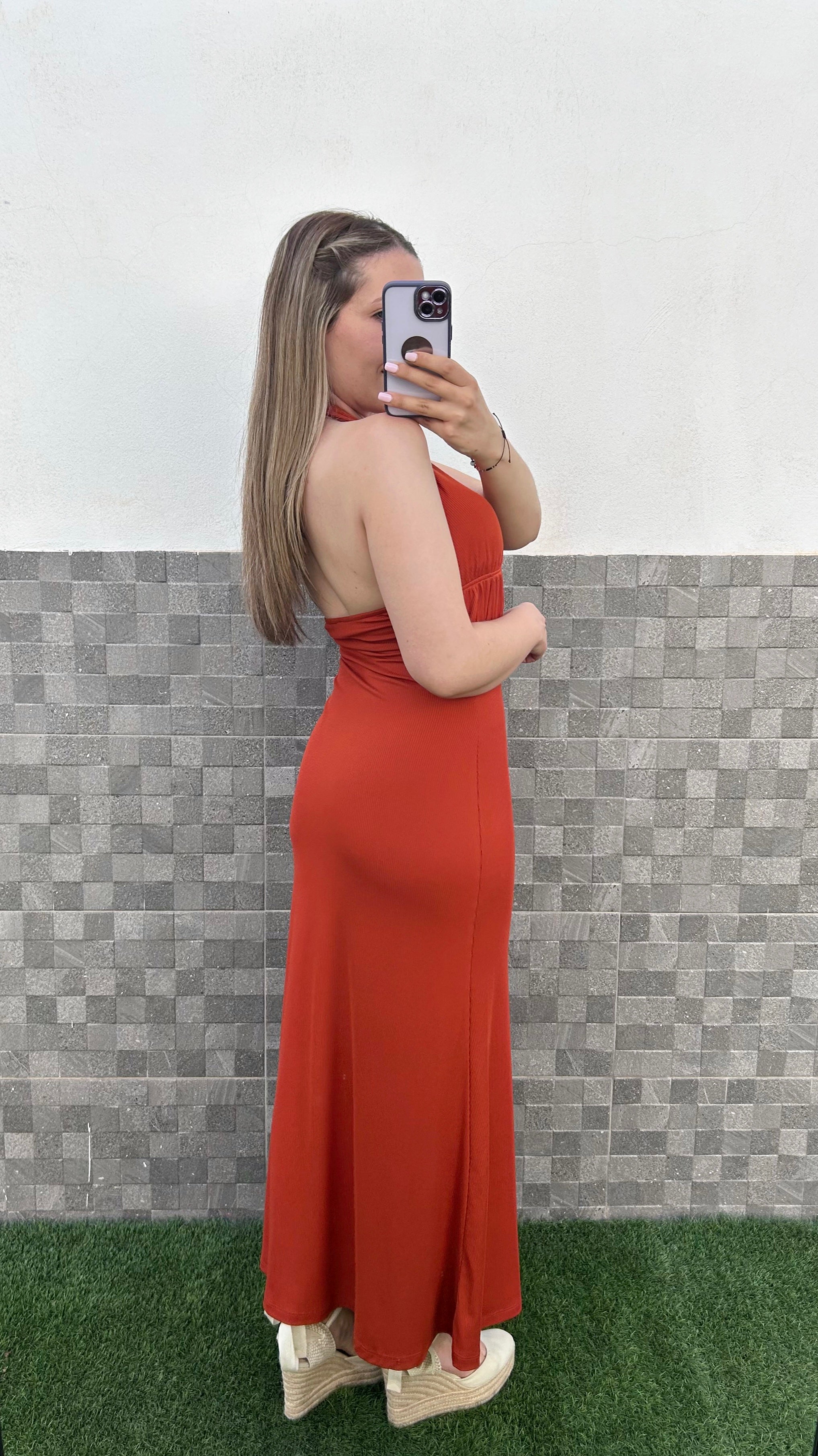 Vestido midi canalé escote pronunciado teja