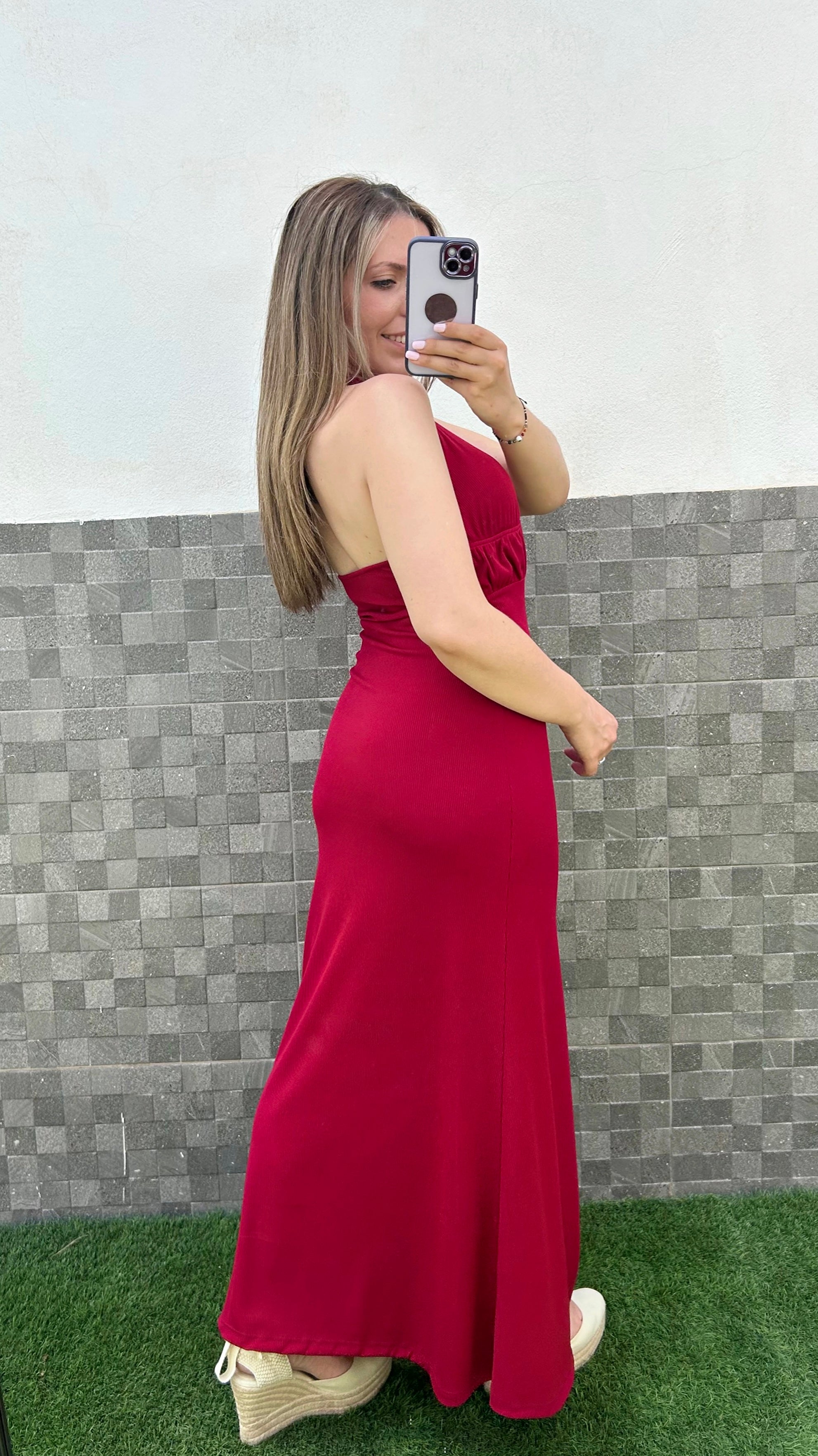 Vestido midi canalé escote pronunciado burdeos