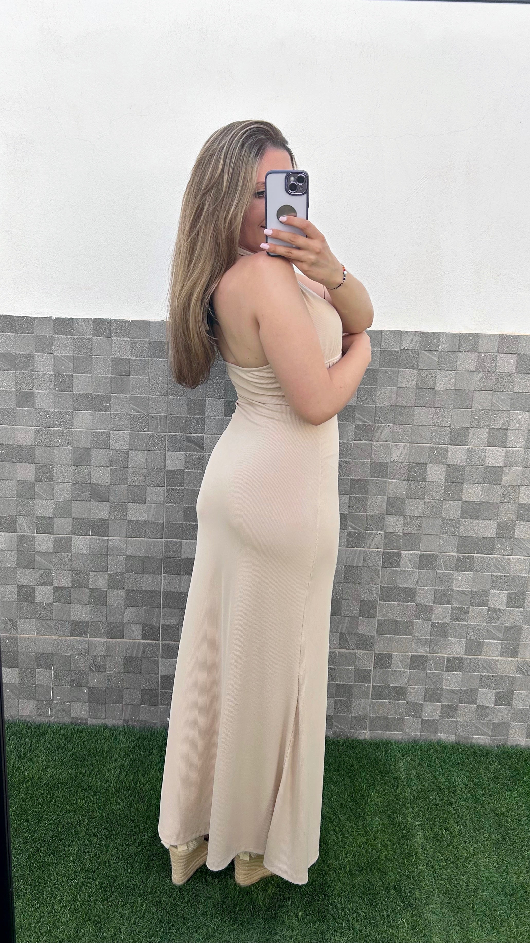 Vestido midi canalé escote pronunciado beige