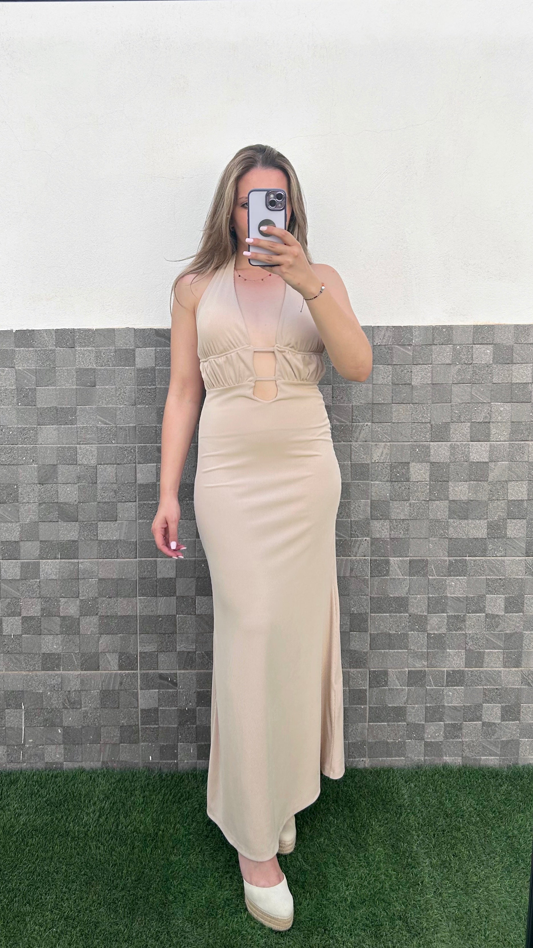 Vestido midi canalé escote pronunciado beige
