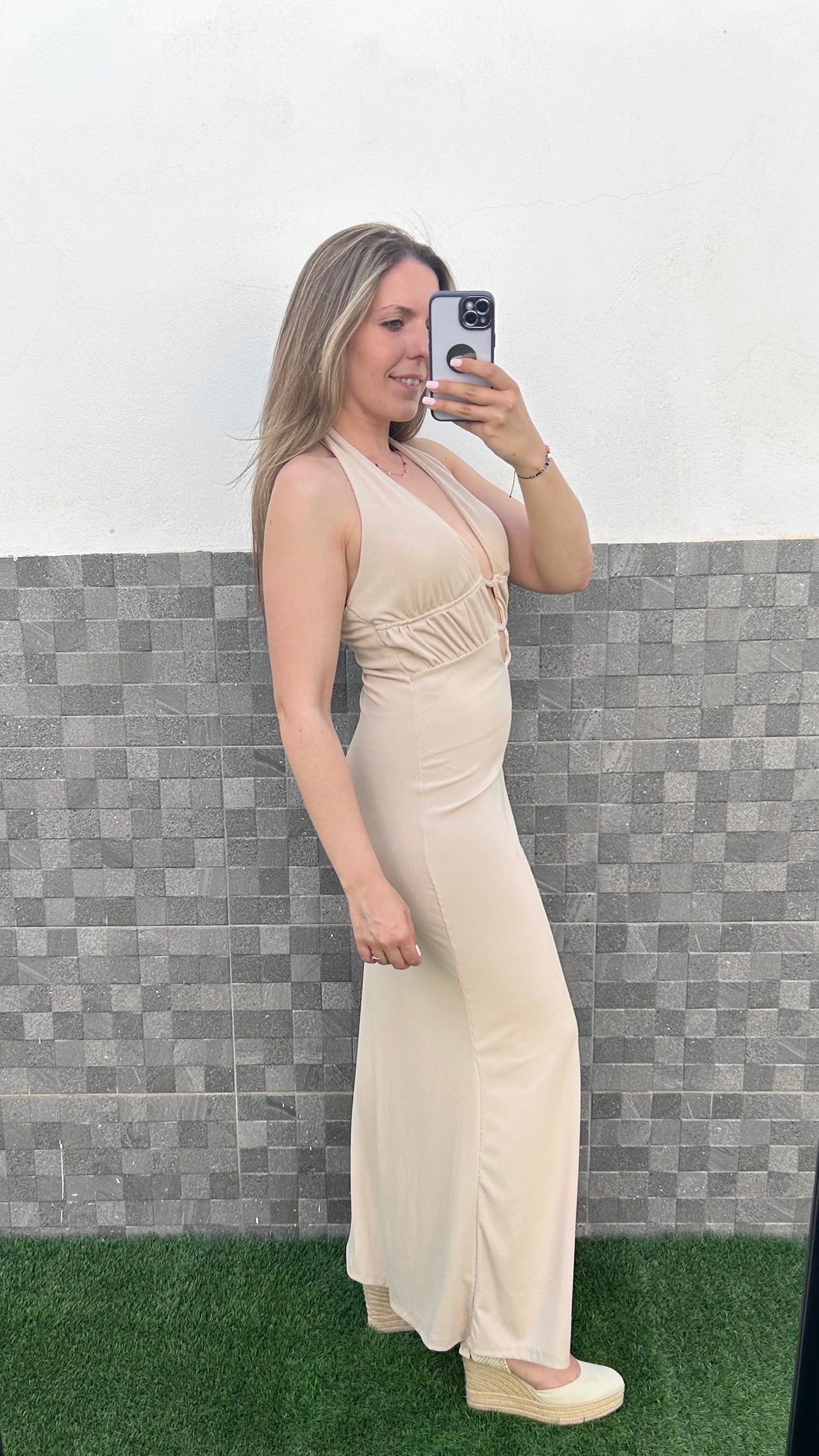 Vestido midi canalé escote pronunciado beige