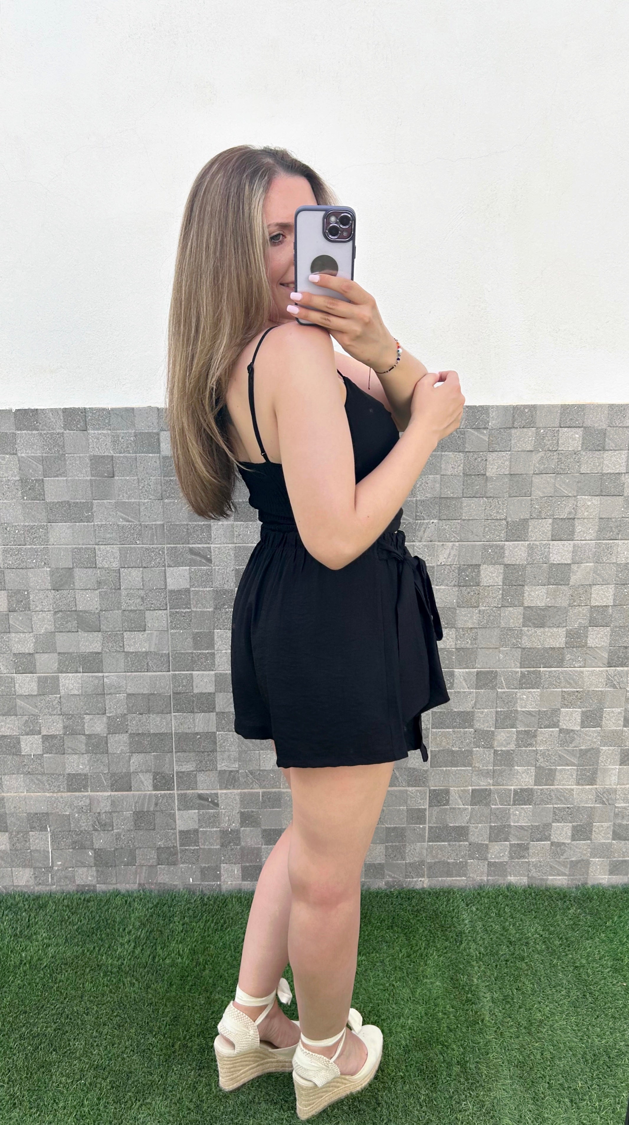 Top escote abalorios negro