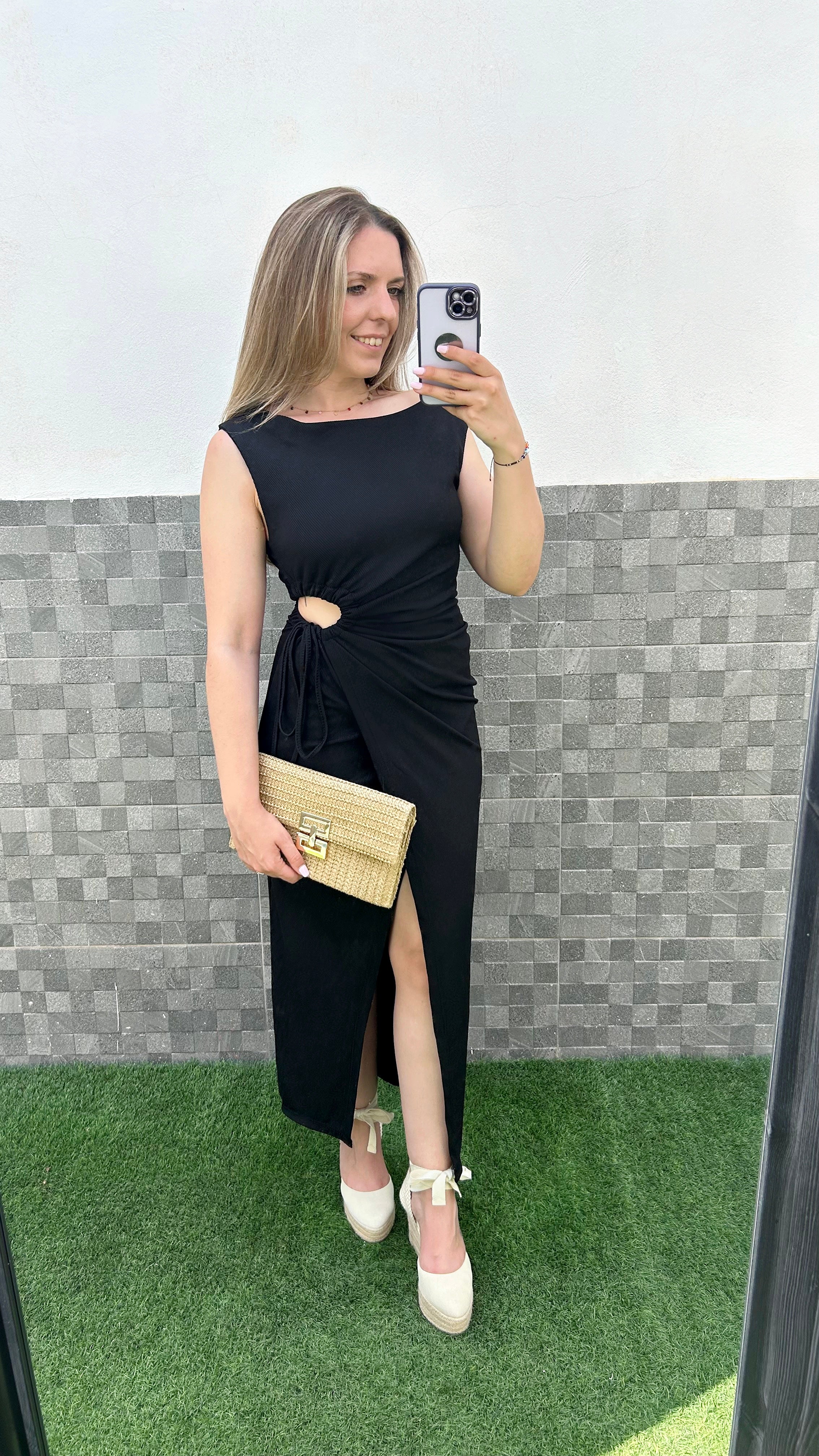 Vestido midi canale abertura lazada negro