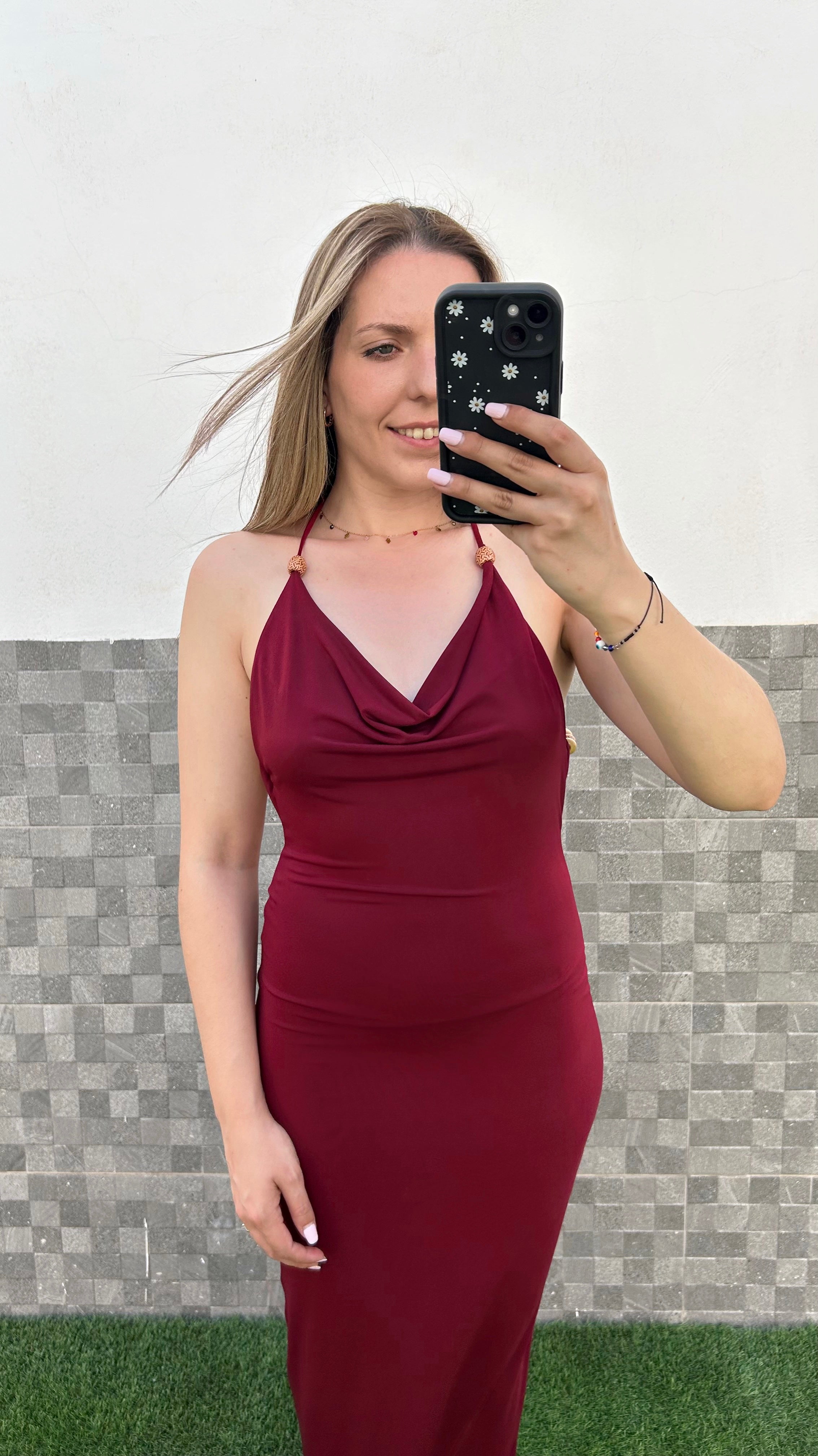 Vestido midi fluido cascada burdeos