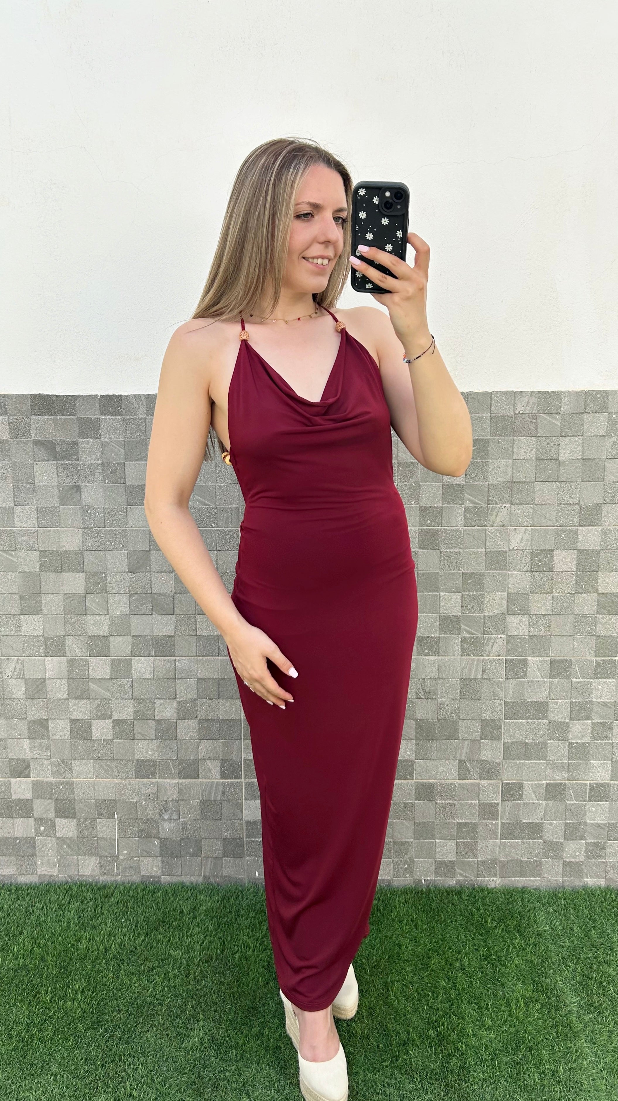 Vestido midi fluido cascada burdeos