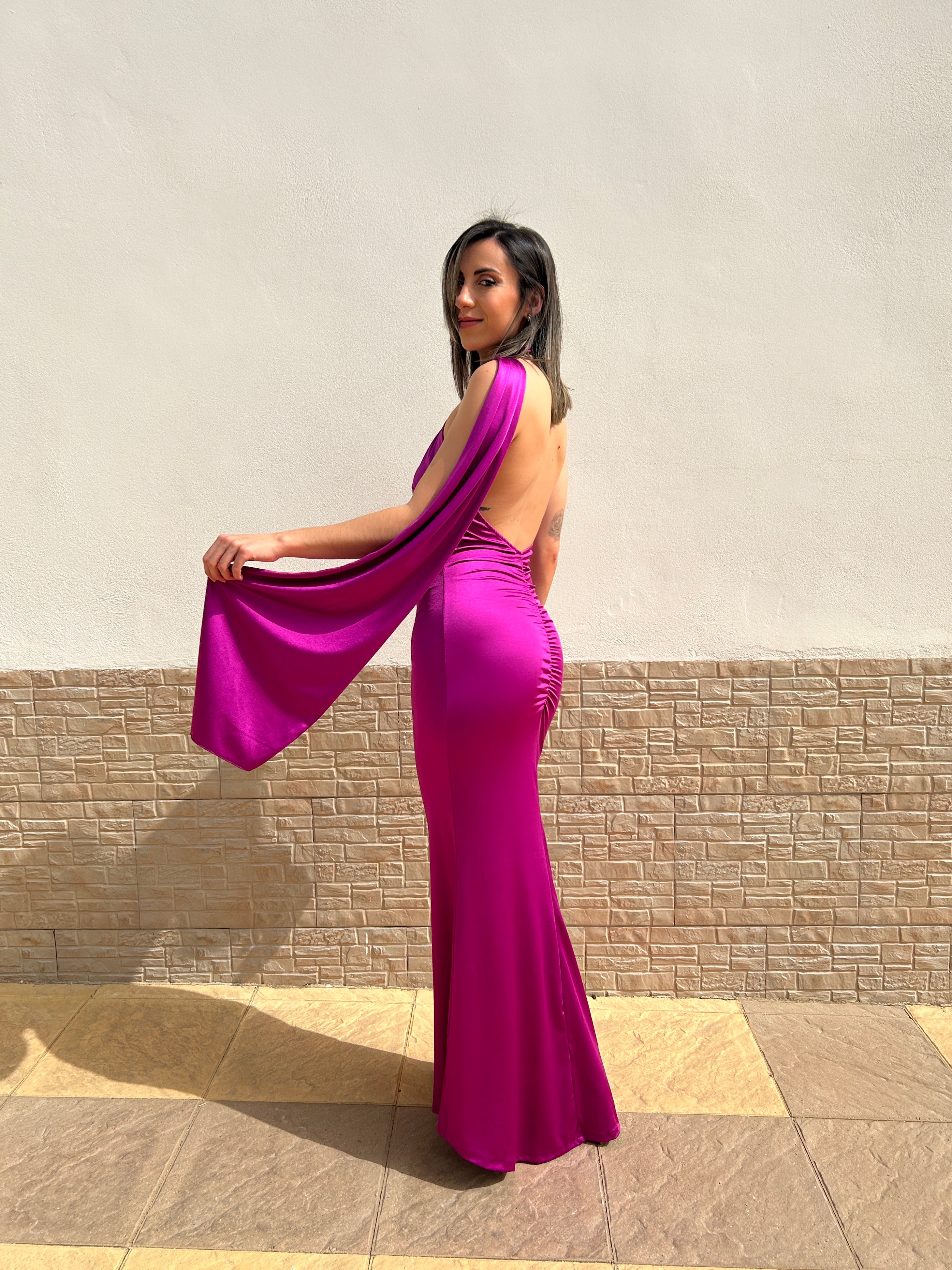 Abito girocollo in raso amarena