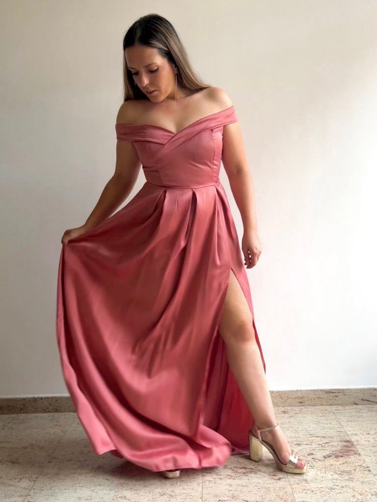 Abito con scollo a barca