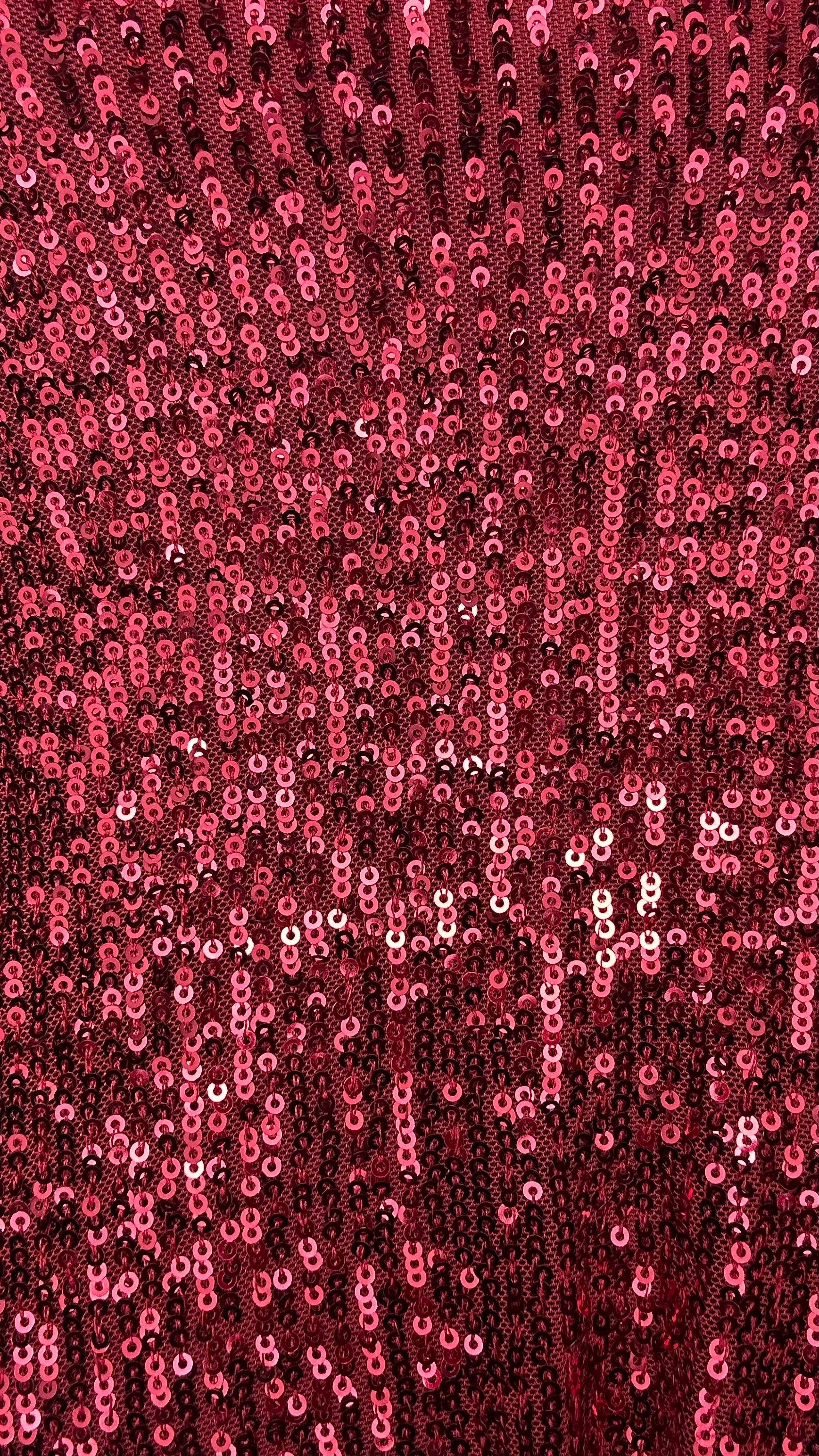 Abito rosso glitterato con scollo all'americana