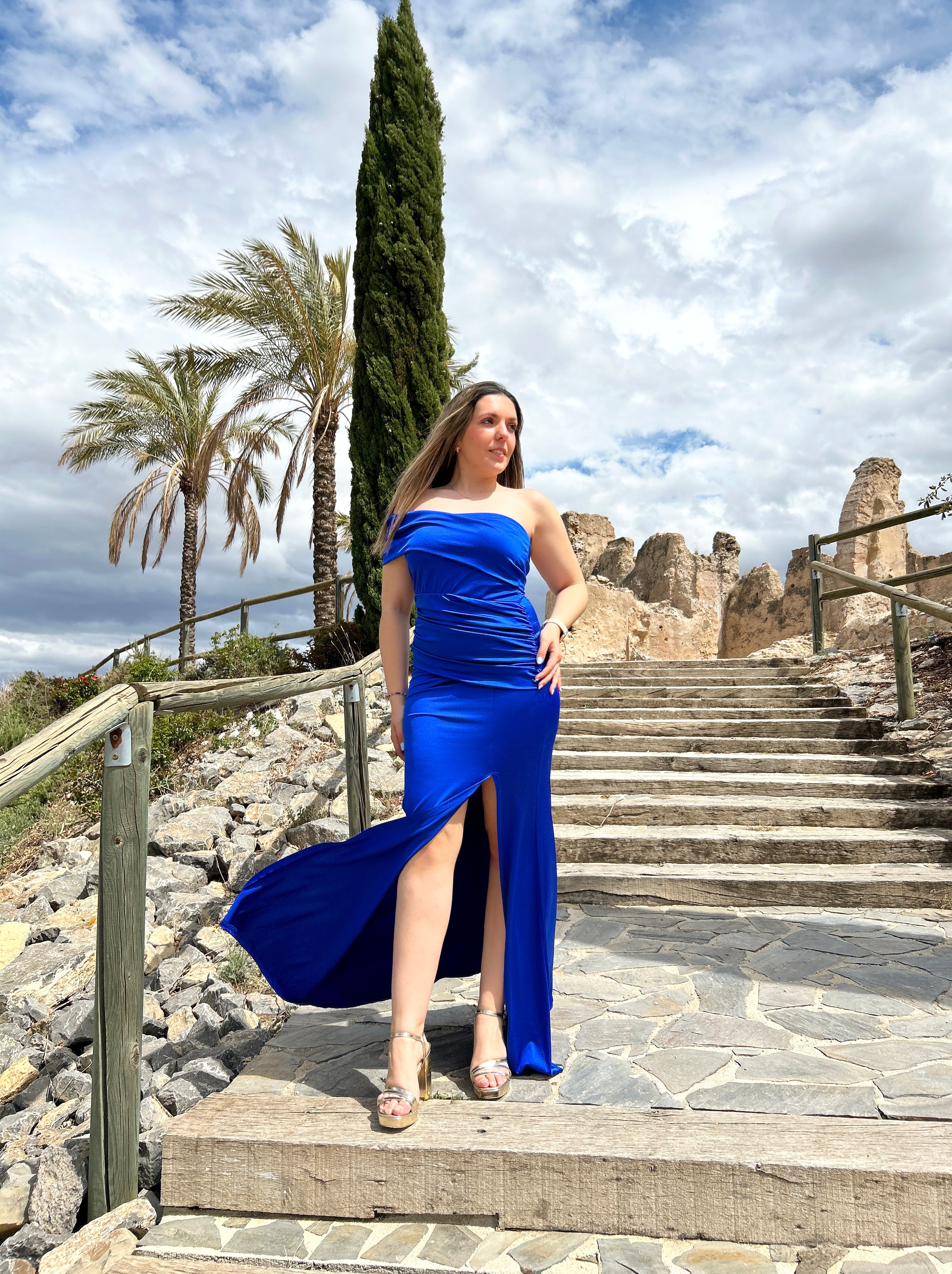 Abito asimmetrico a barca blu