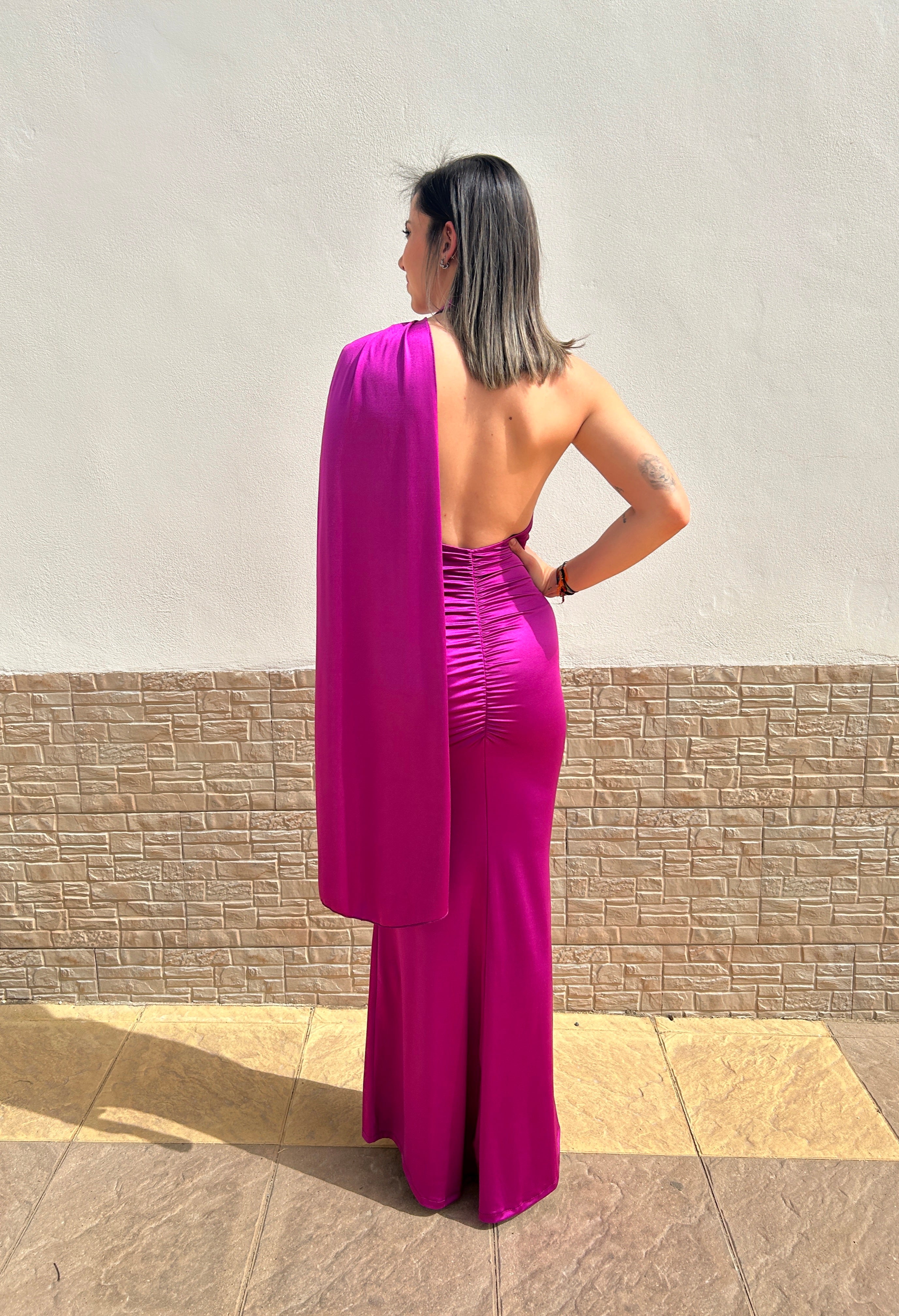 Abito girocollo in raso amarena