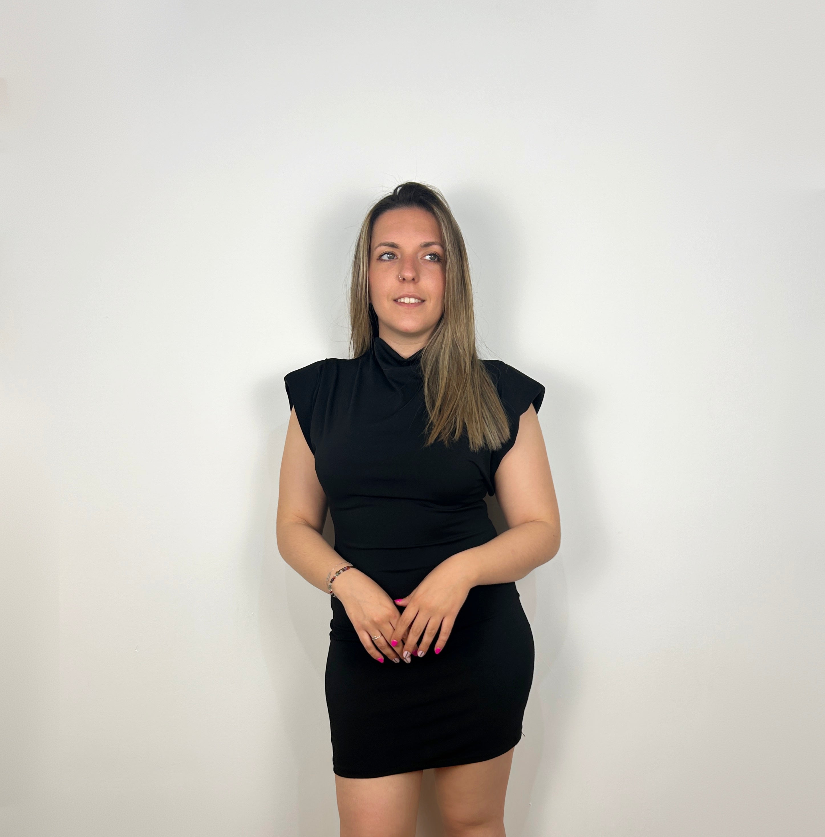 Miniabito nero con spalline