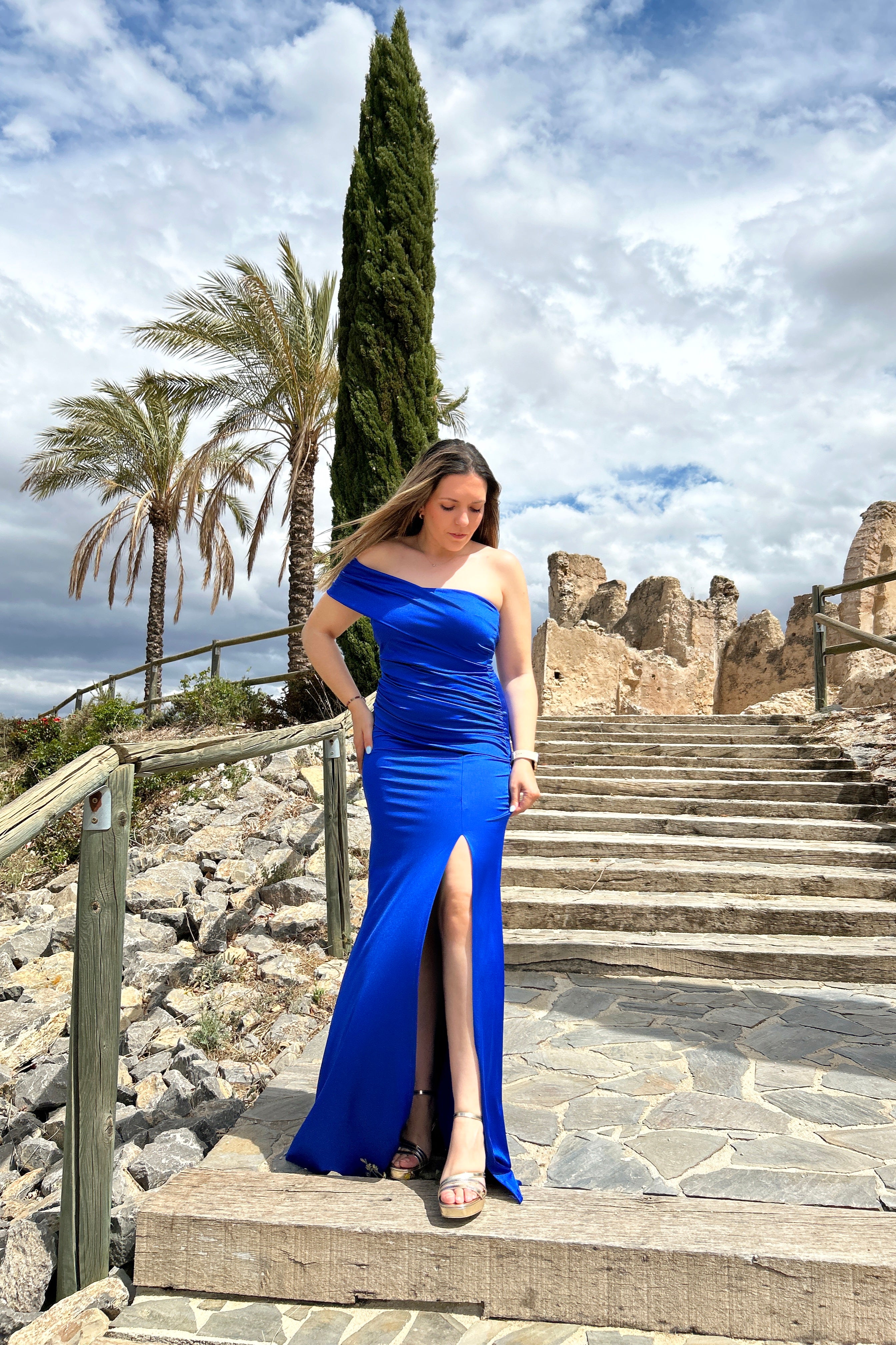 Abito asimmetrico a barca blu