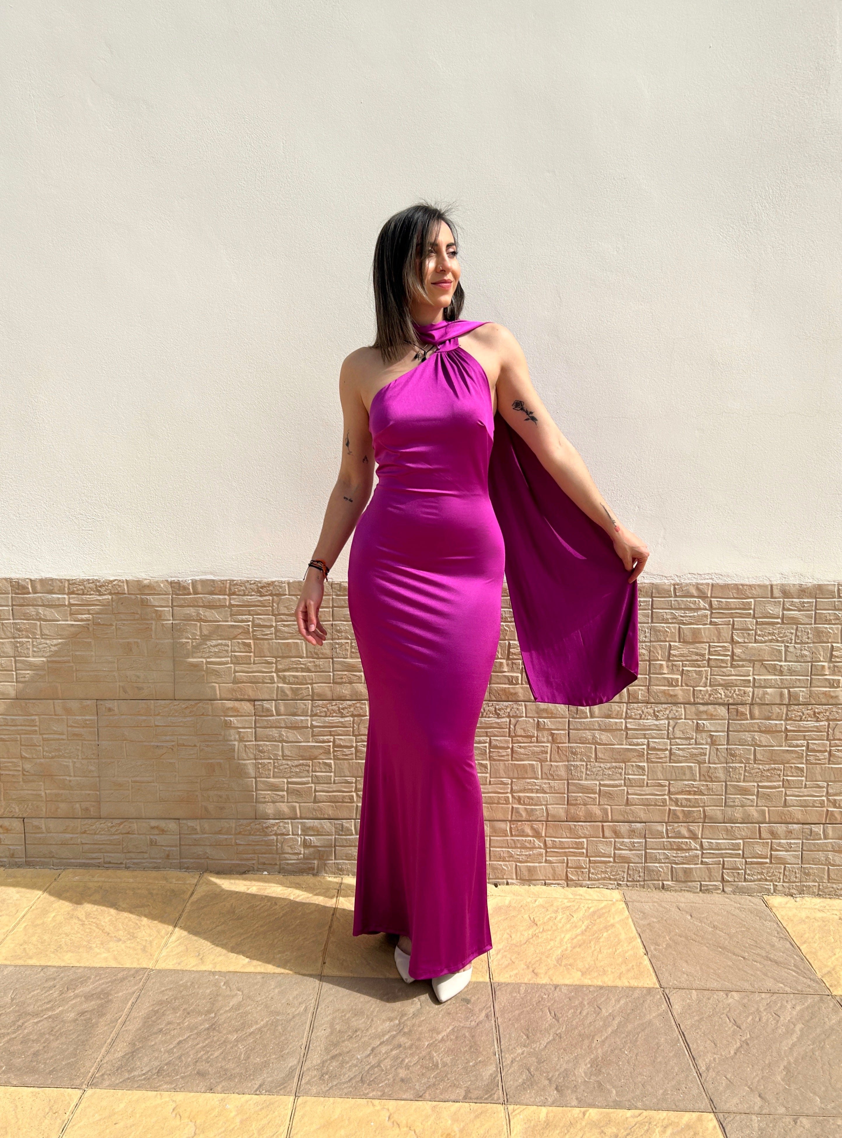 Abito girocollo in raso amarena