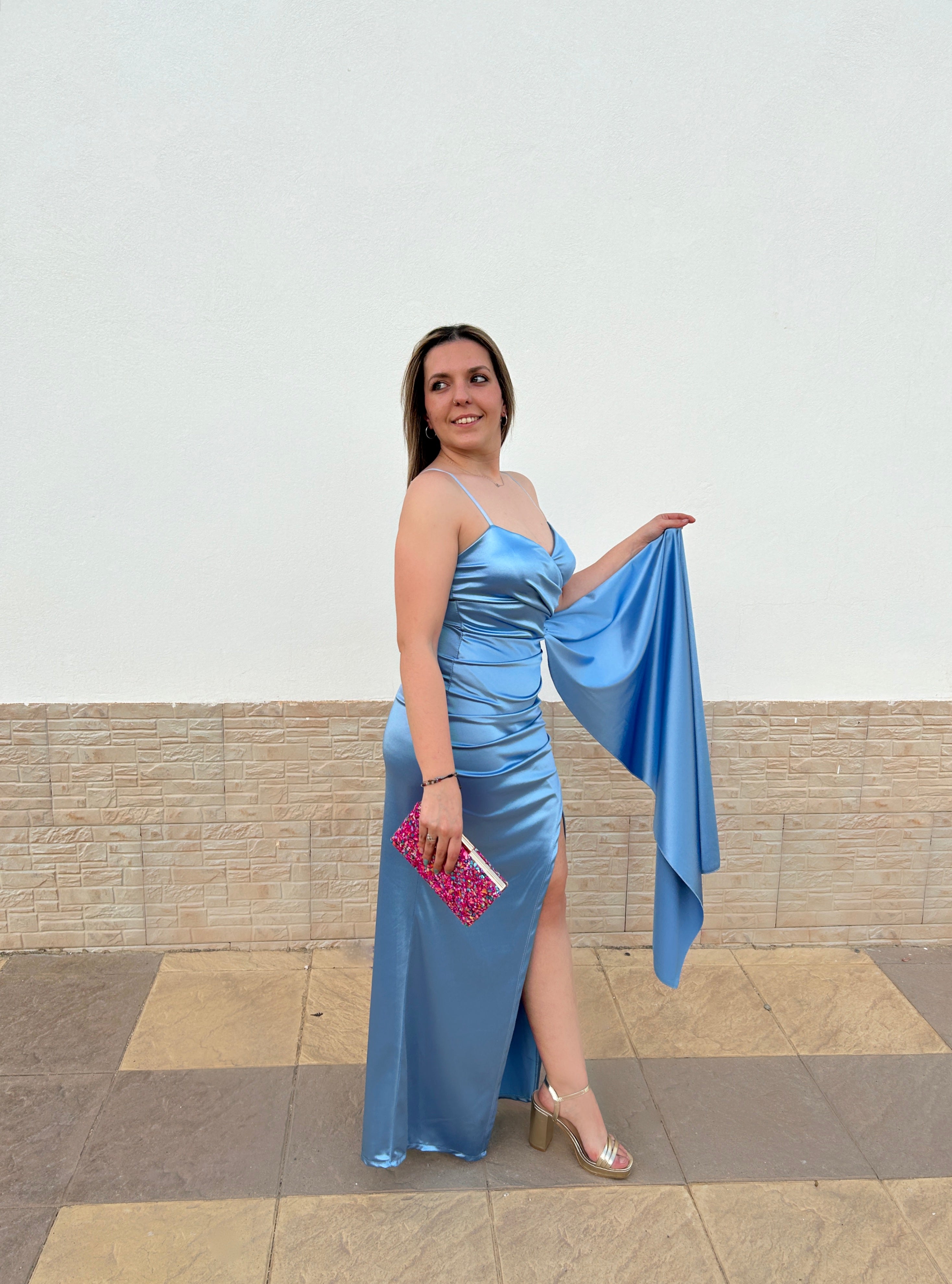 Abito mantella con spacco azzurro