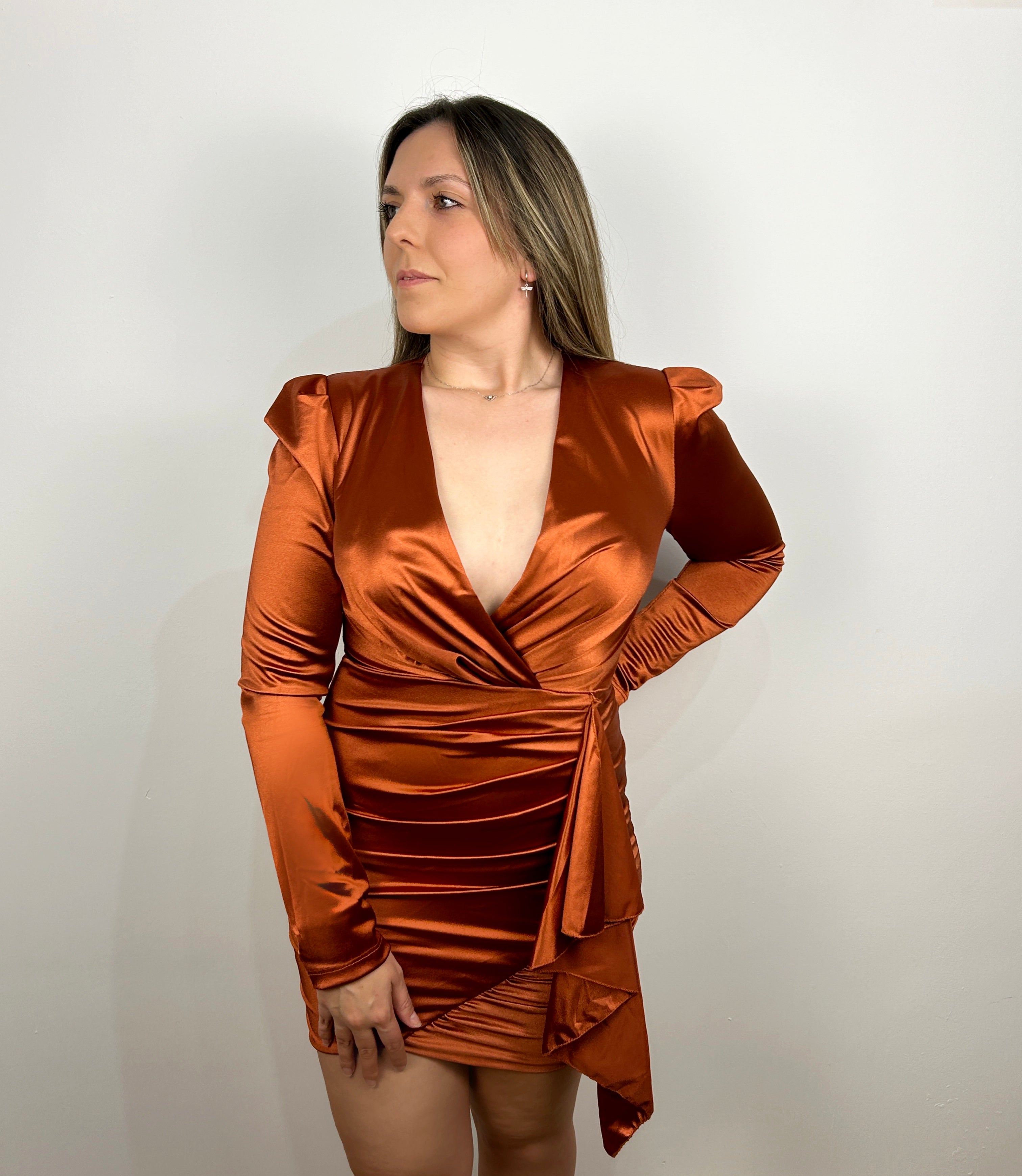 Abito in raso con volant a piastrelle