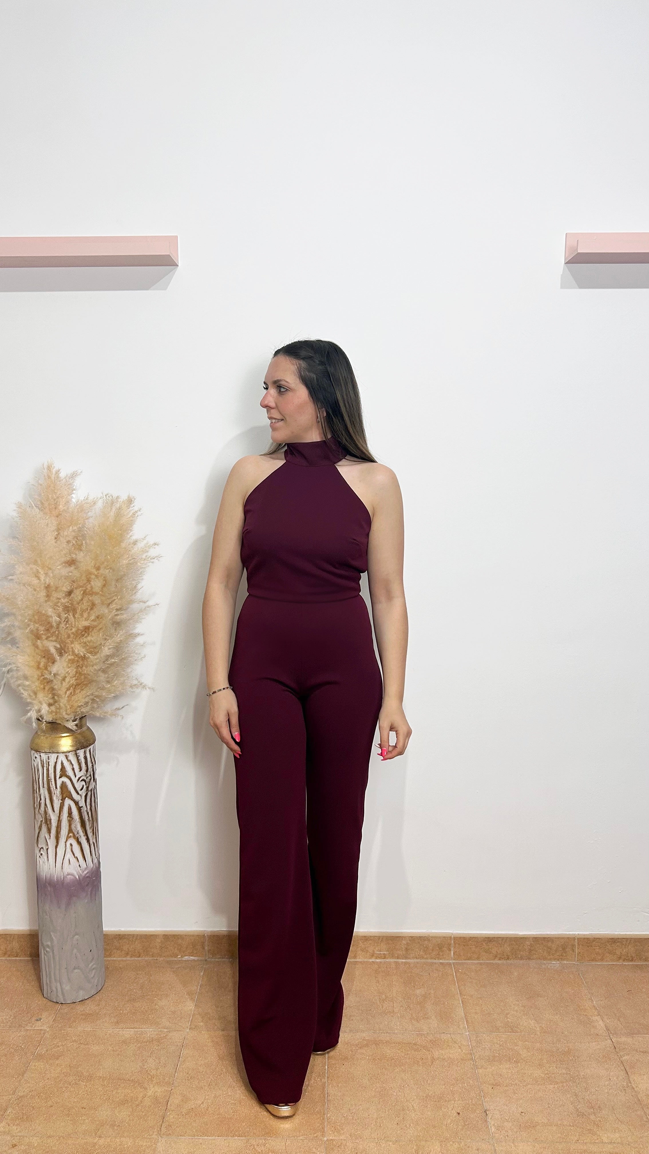 Mono halter acampanado burdeos