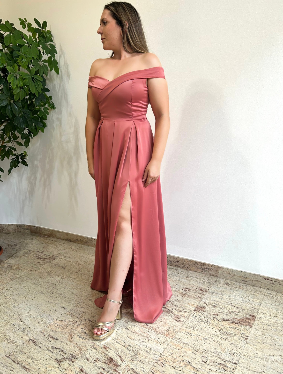 Abito con scollo a barca