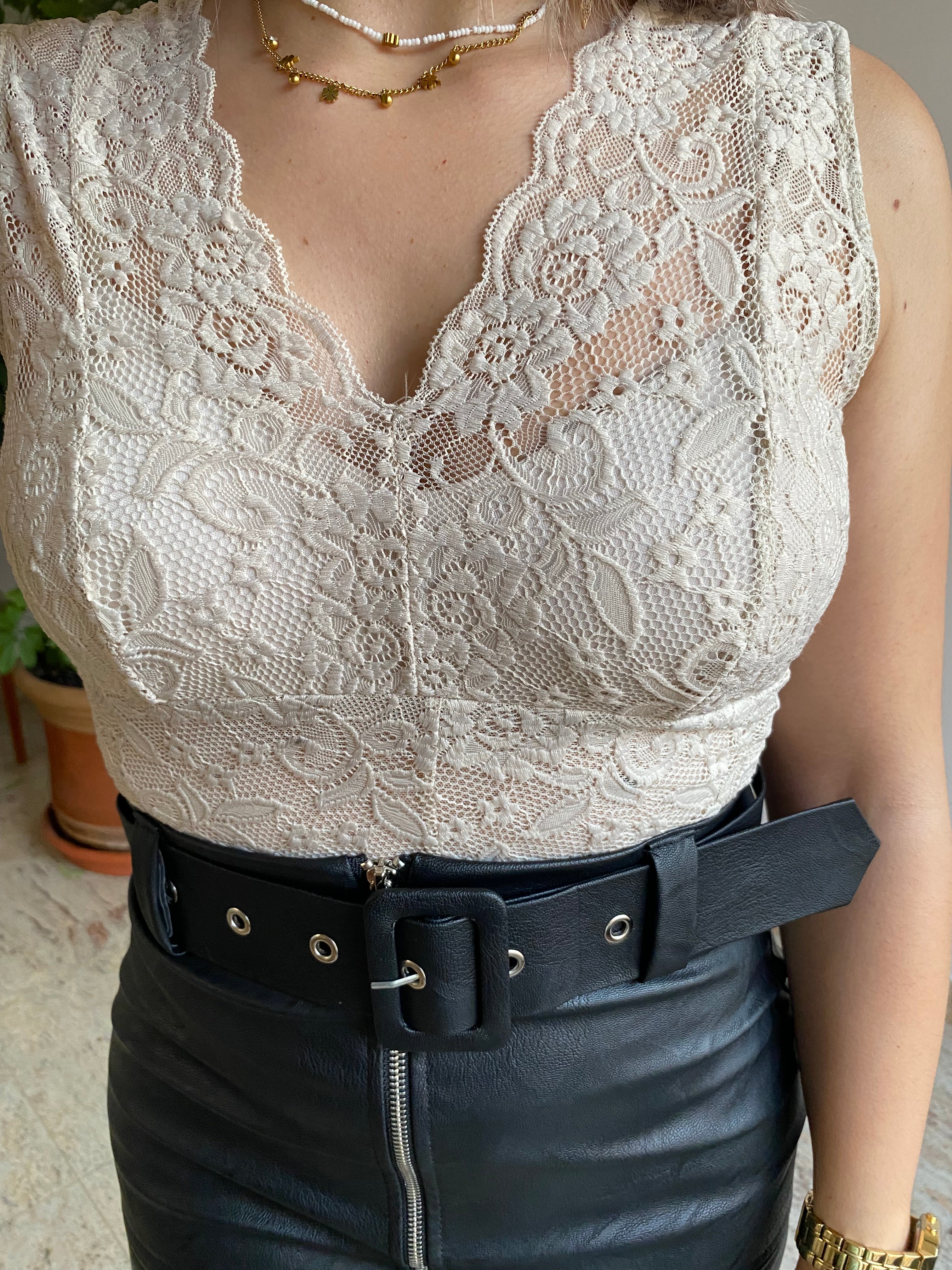 Body beige con dettagli in pizzo