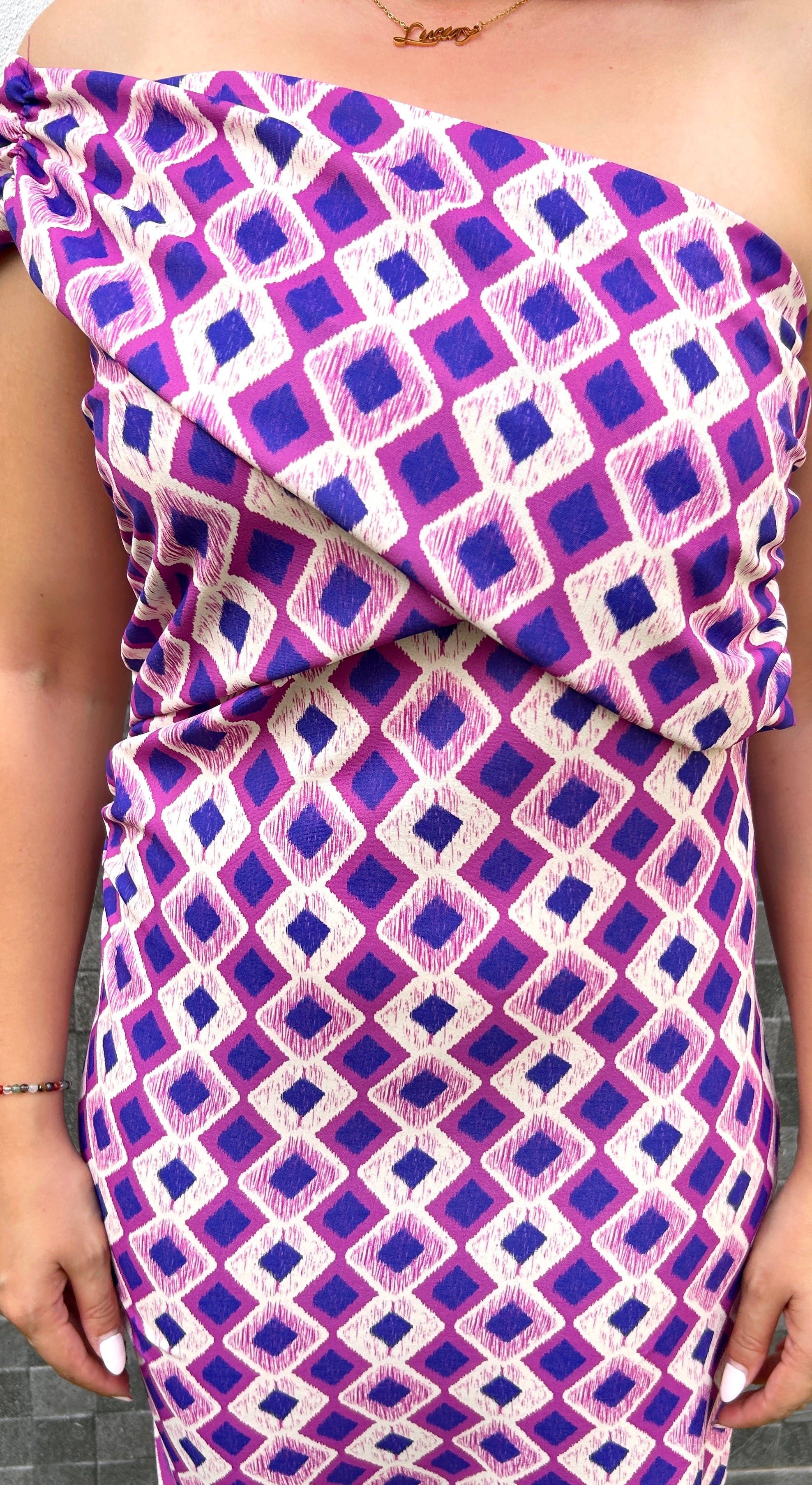 Abito midi stampato con fascia in amarena