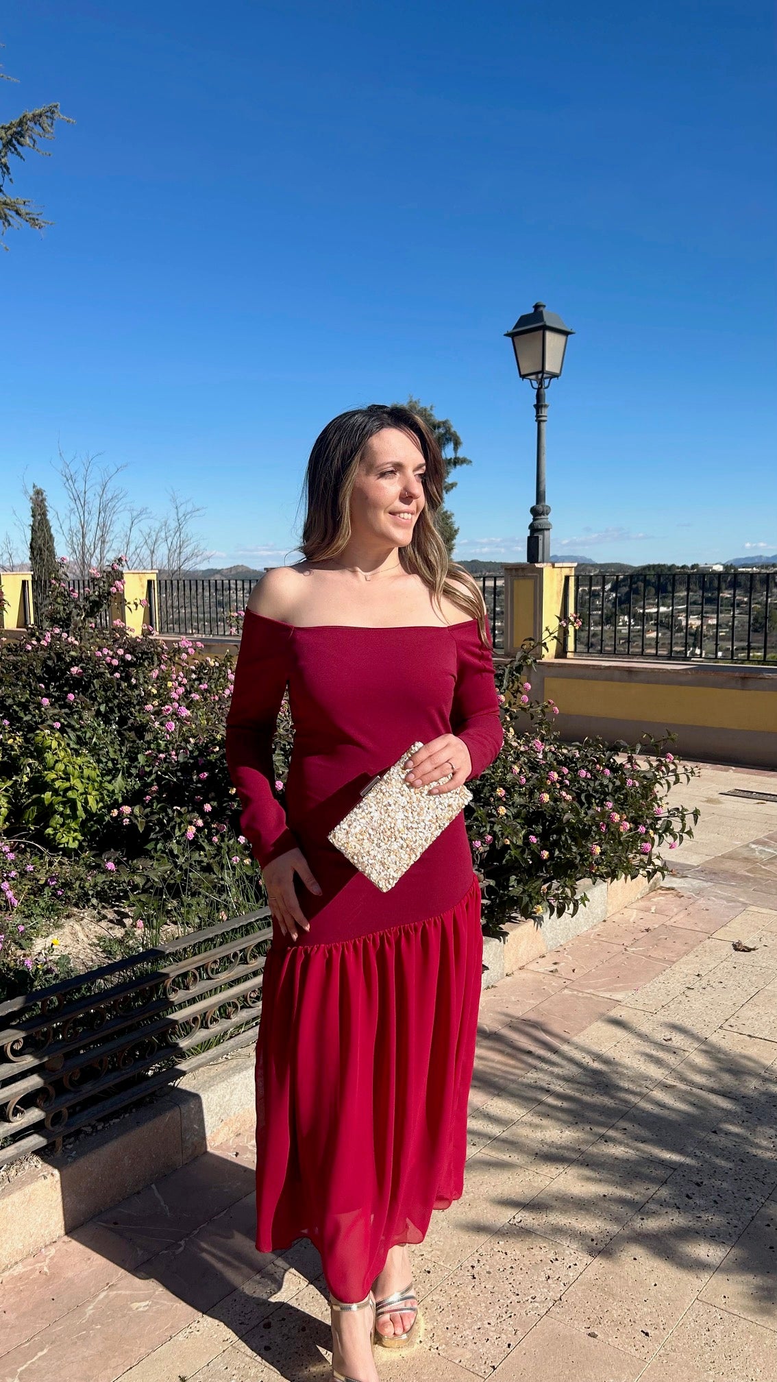 Vestido manga bajo gasa burdeos