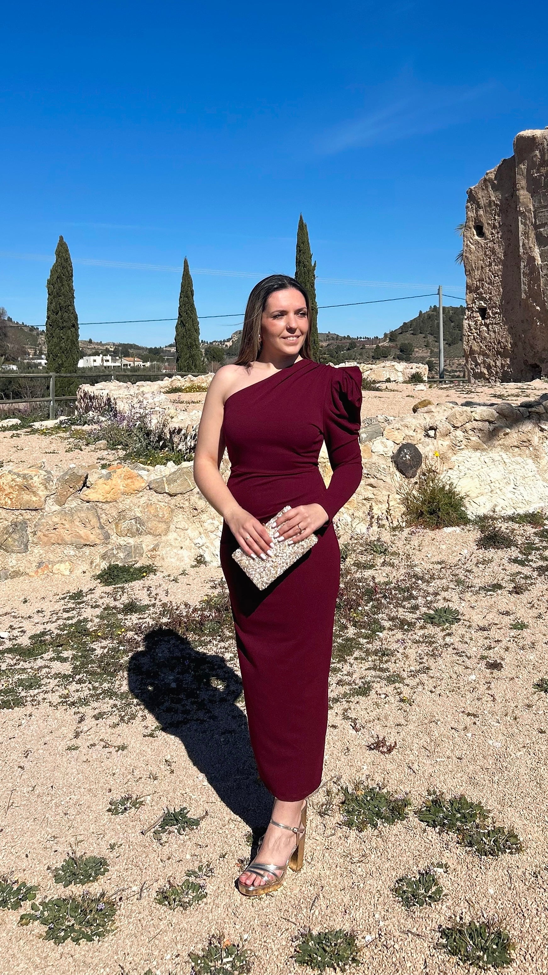 Vestido midi asim manga abullonada burdeos