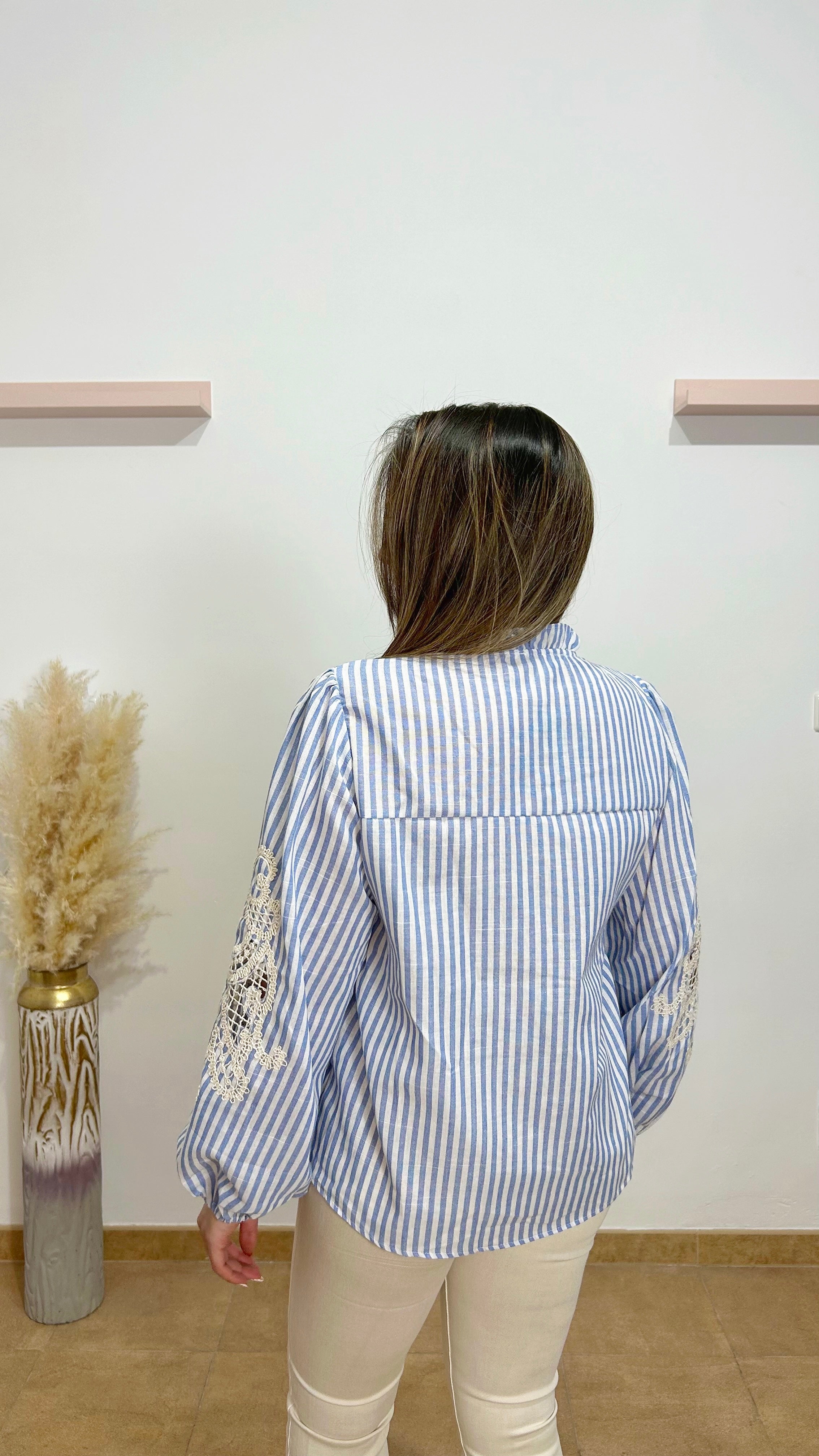 CAMISA RAYAS BORDADA BEIGE