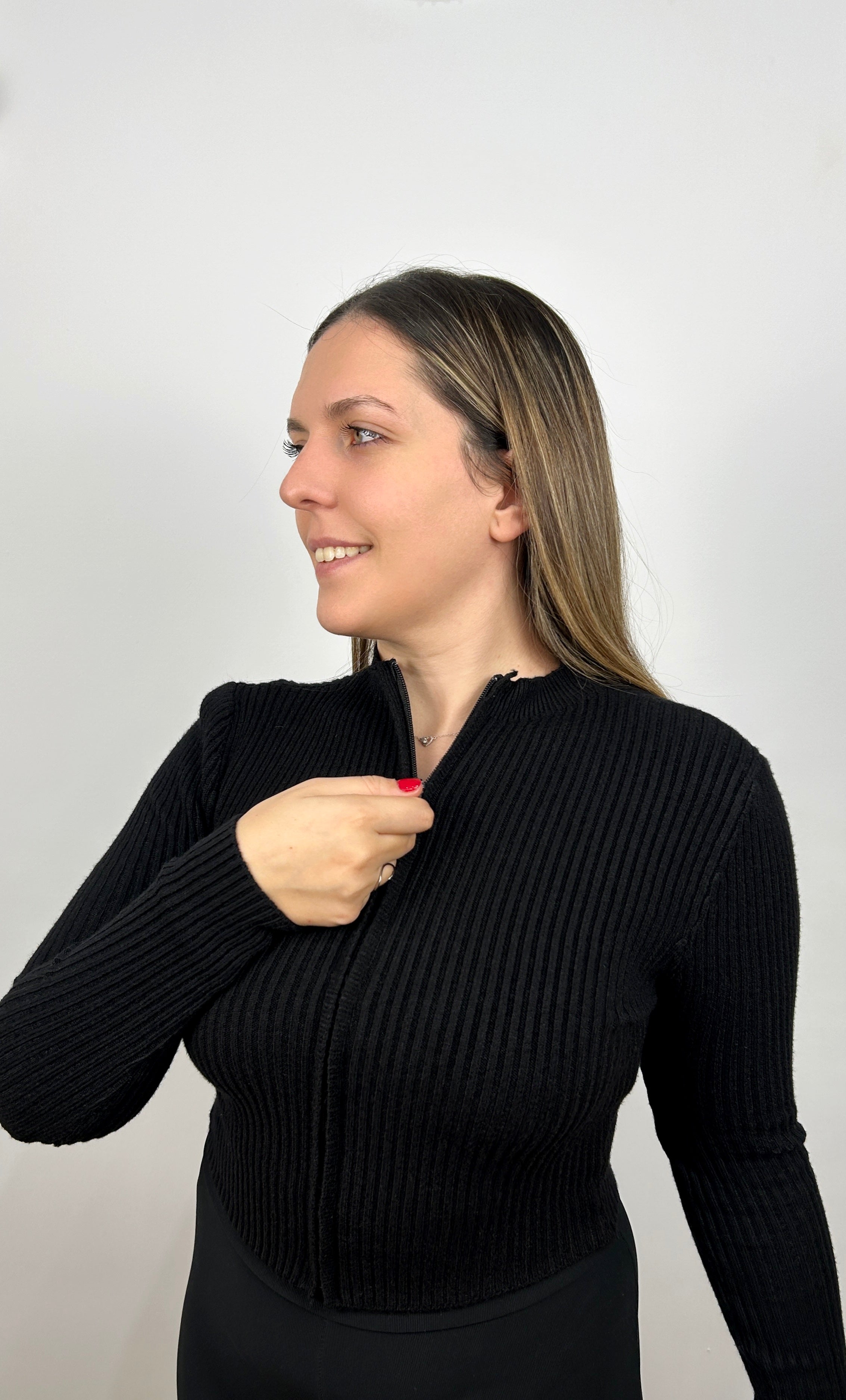 Maglione corto nero con cerniera