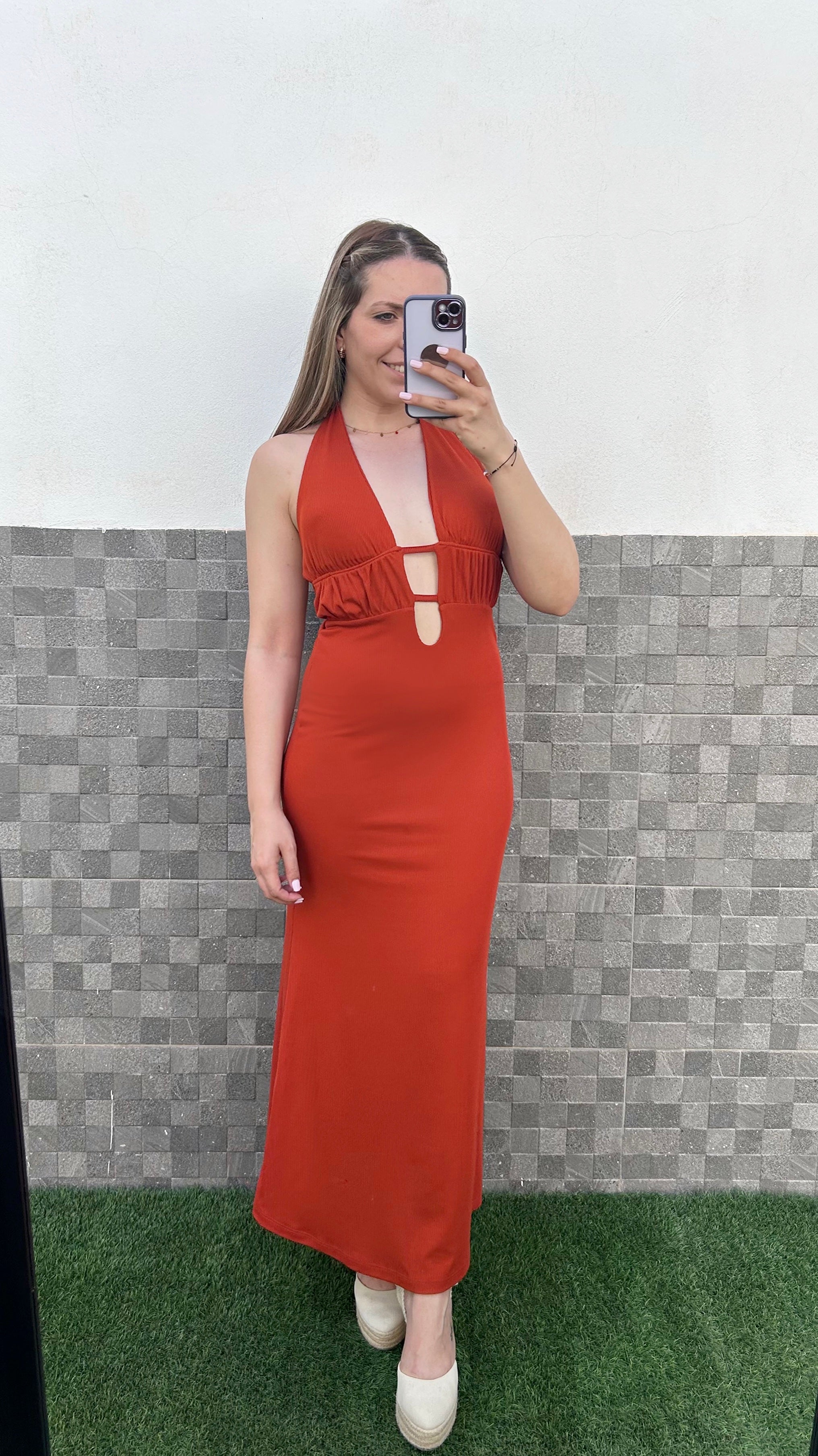 Vestido midi canalé escote pronunciado teja