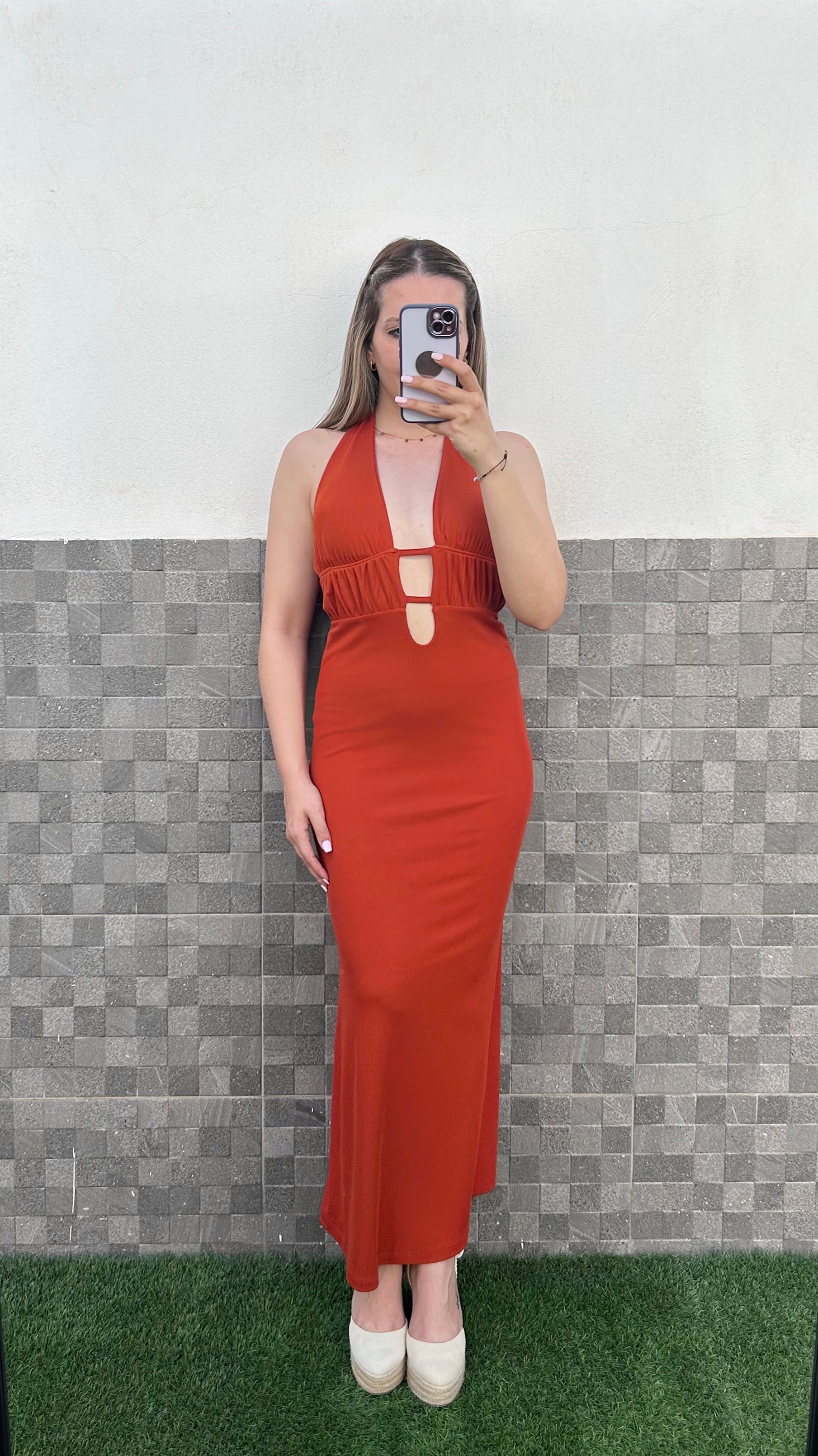 Vestido midi canalé escote pronunciado teja