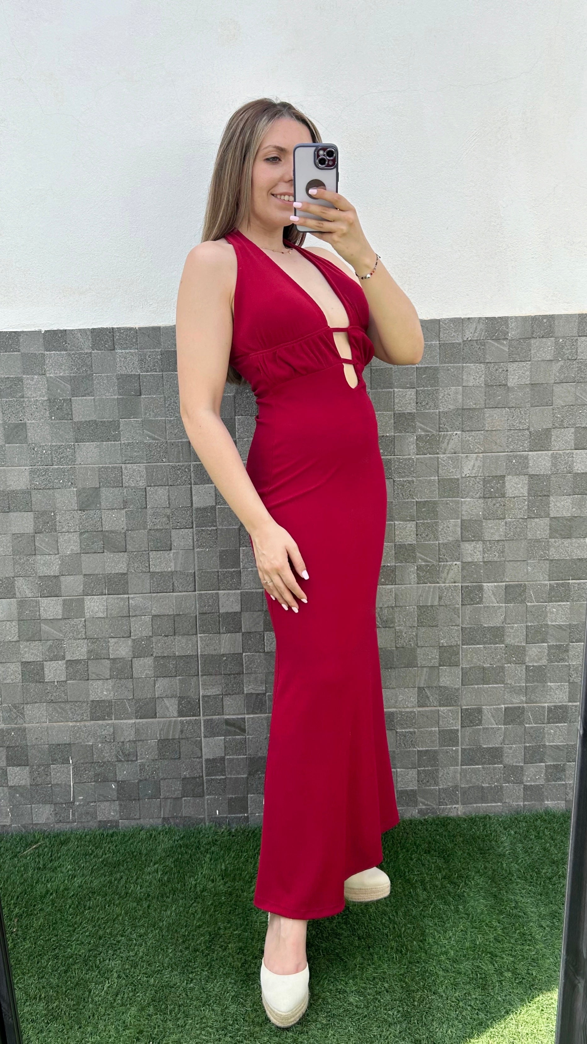 Vestido midi canalé escote pronunciado burdeos