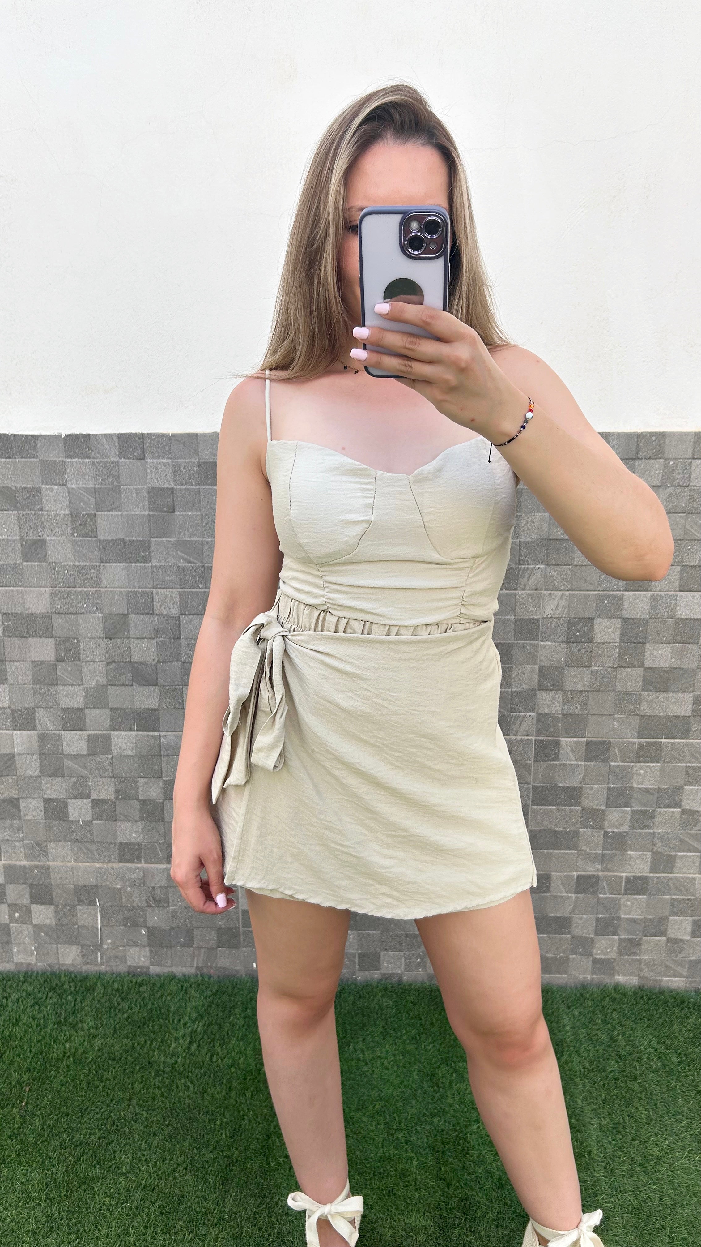 Top escote fruncido beige
