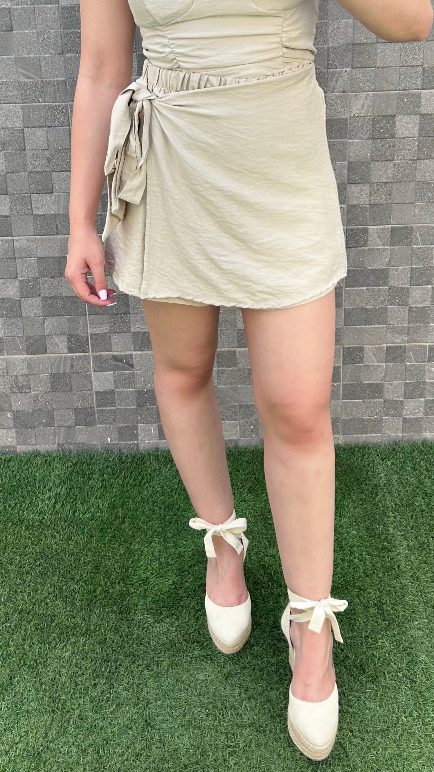 Falda pantalón lazada lateral beige