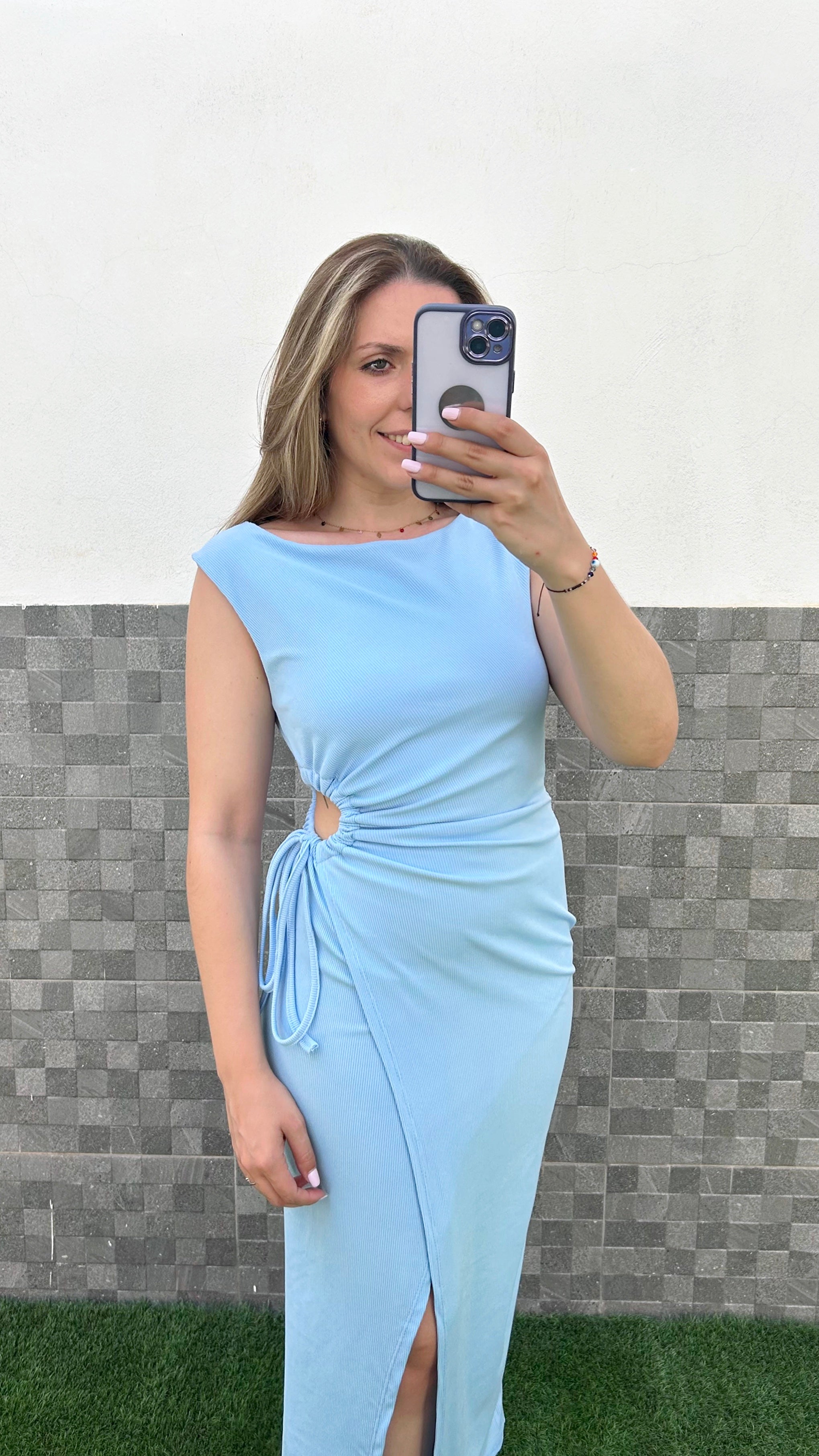 Vestido midi canale abertura lazada celeste