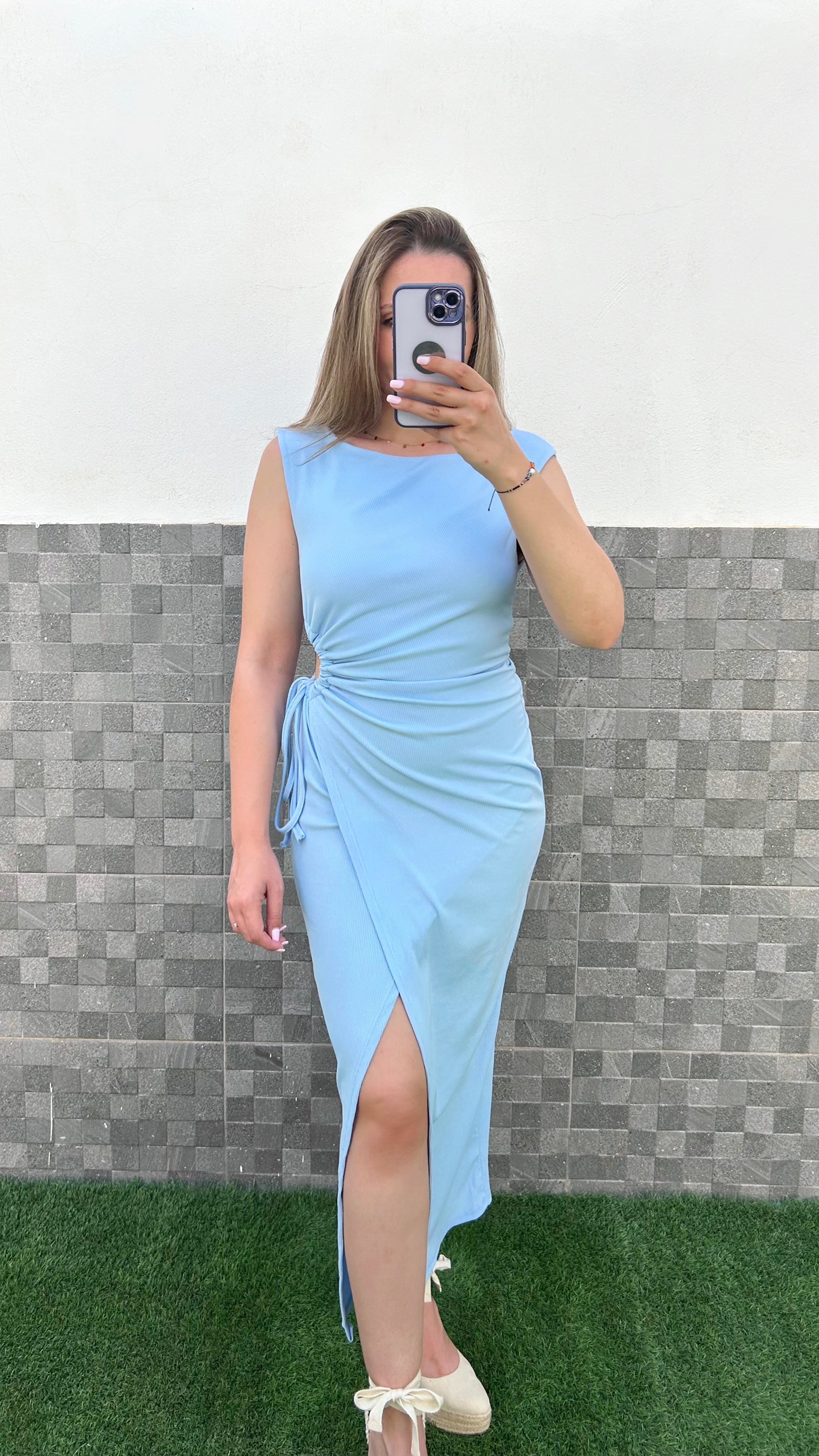 Vestido midi canale abertura lazada celeste